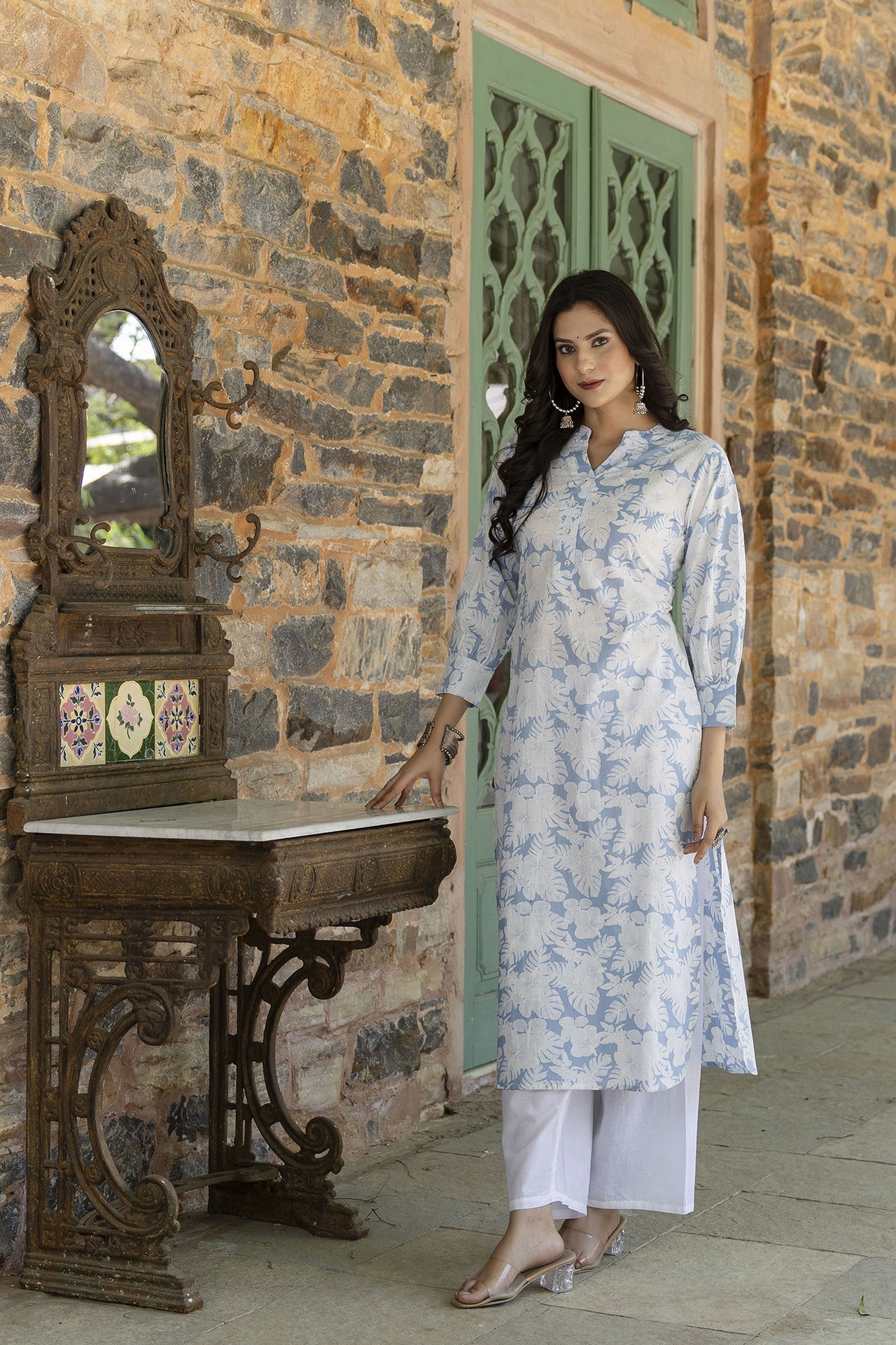 Women's Blue Printed Straight Kurta with Three Quarter Sleeves - Taantav