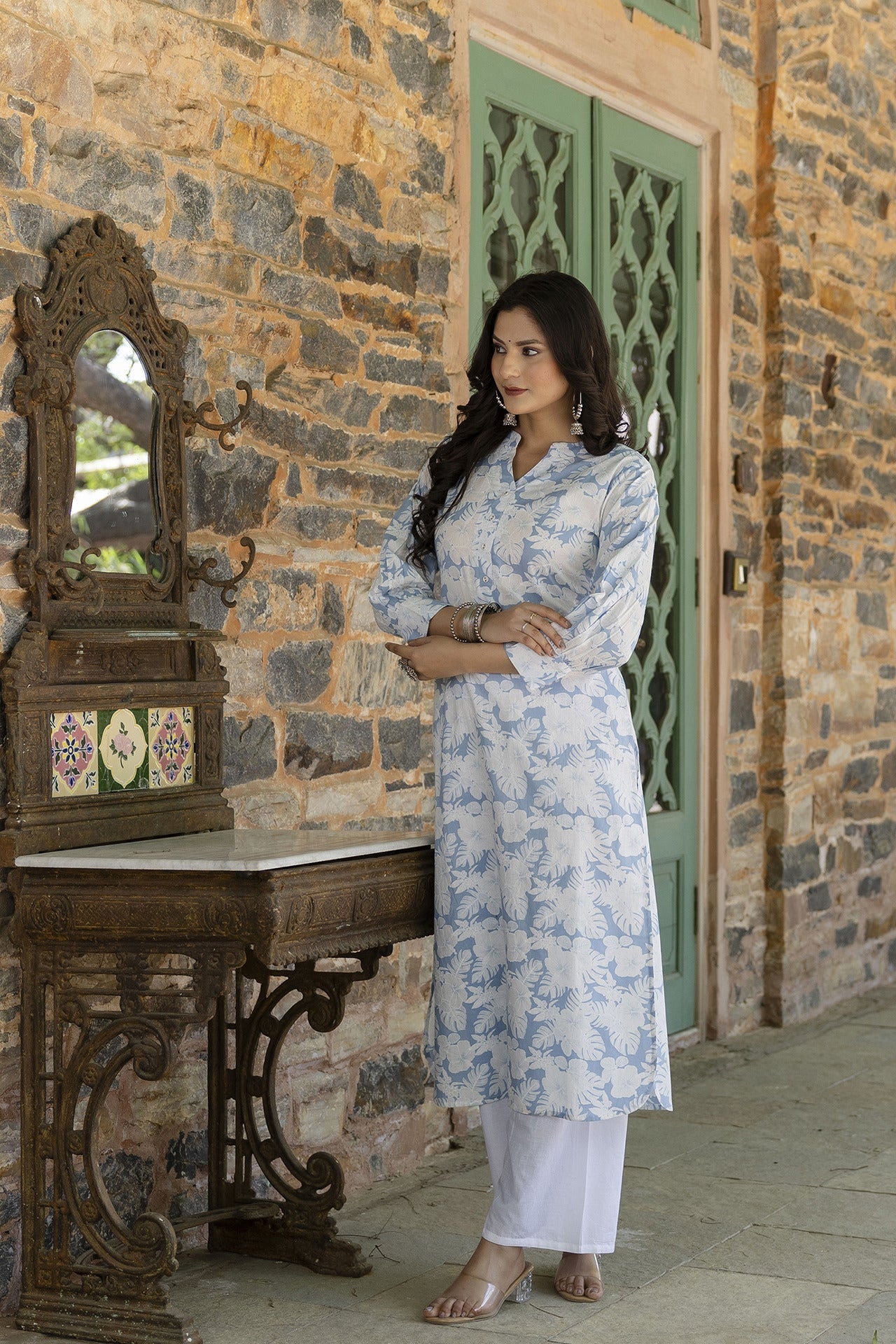 Women's Blue Printed Straight Kurta with Three Quarter Sleeves - Taantav