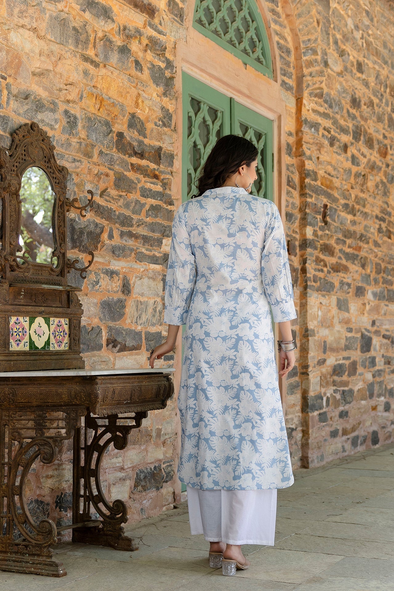 Women's Blue Printed Straight Kurta with Three Quarter Sleeves - Taantav