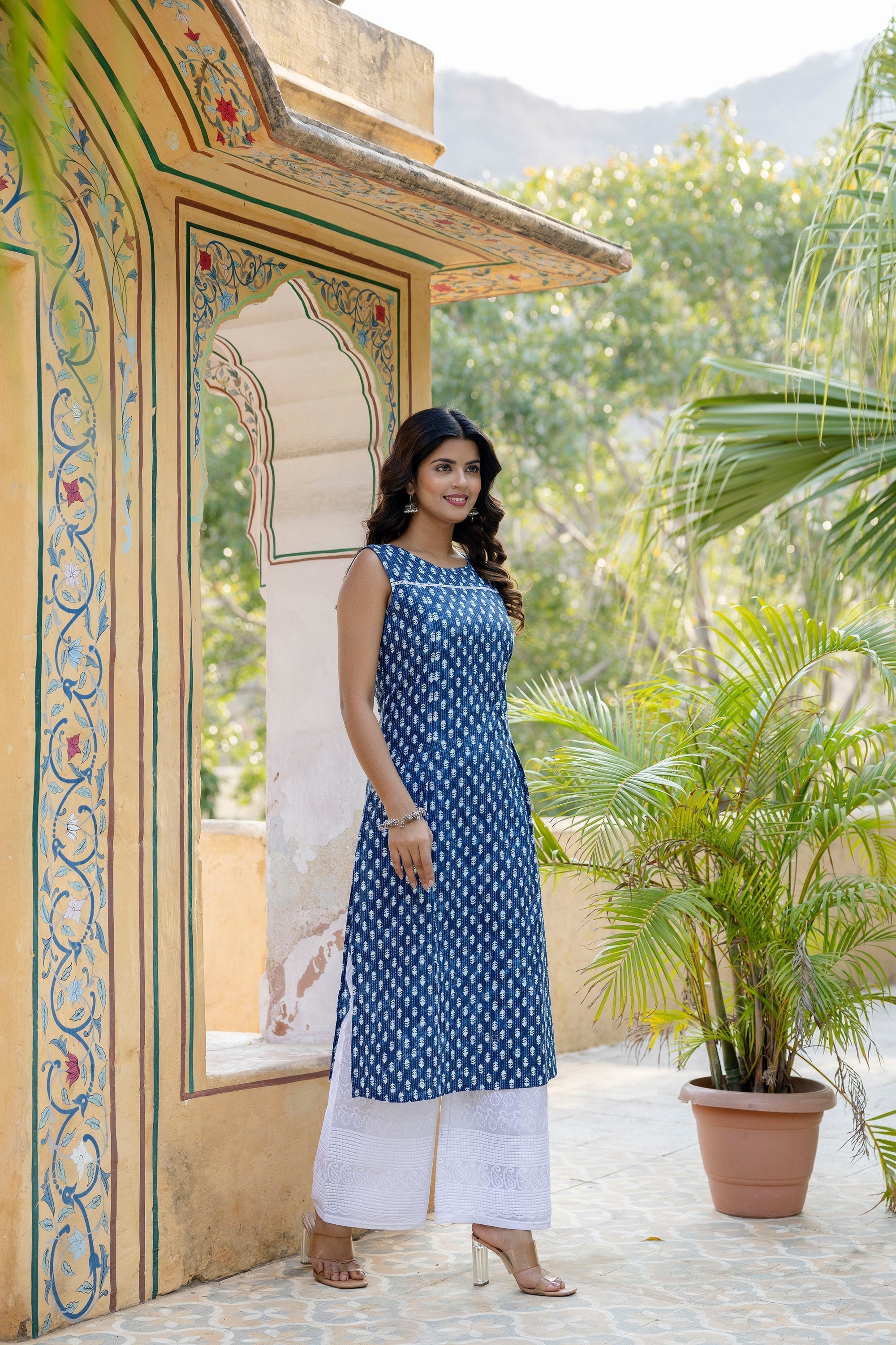 Women's Blue Ethnic Straight Sleeveless Kurta - Taantav