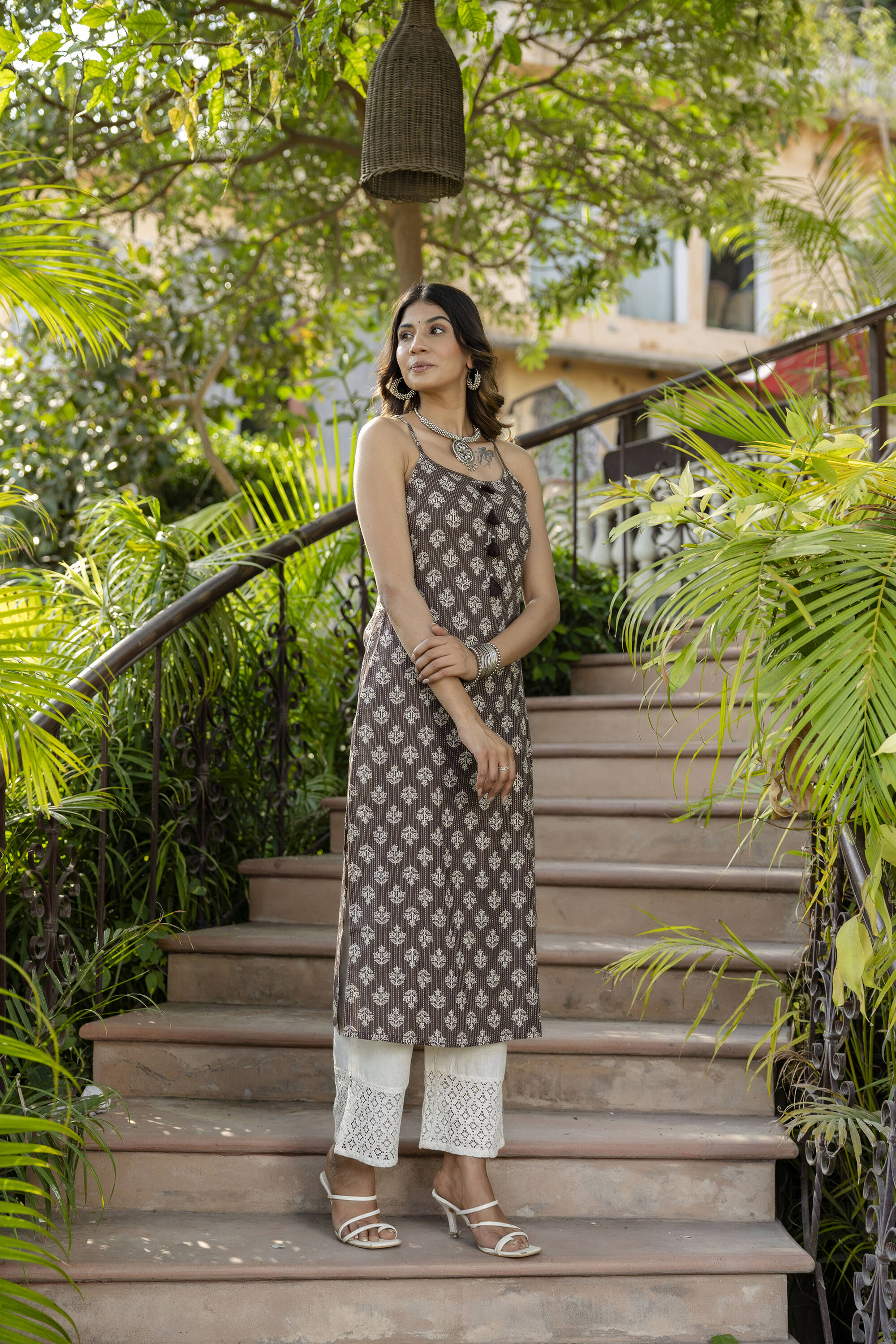 Women's Brown Ethnic Straight Sleeveless Kurta - Taantav