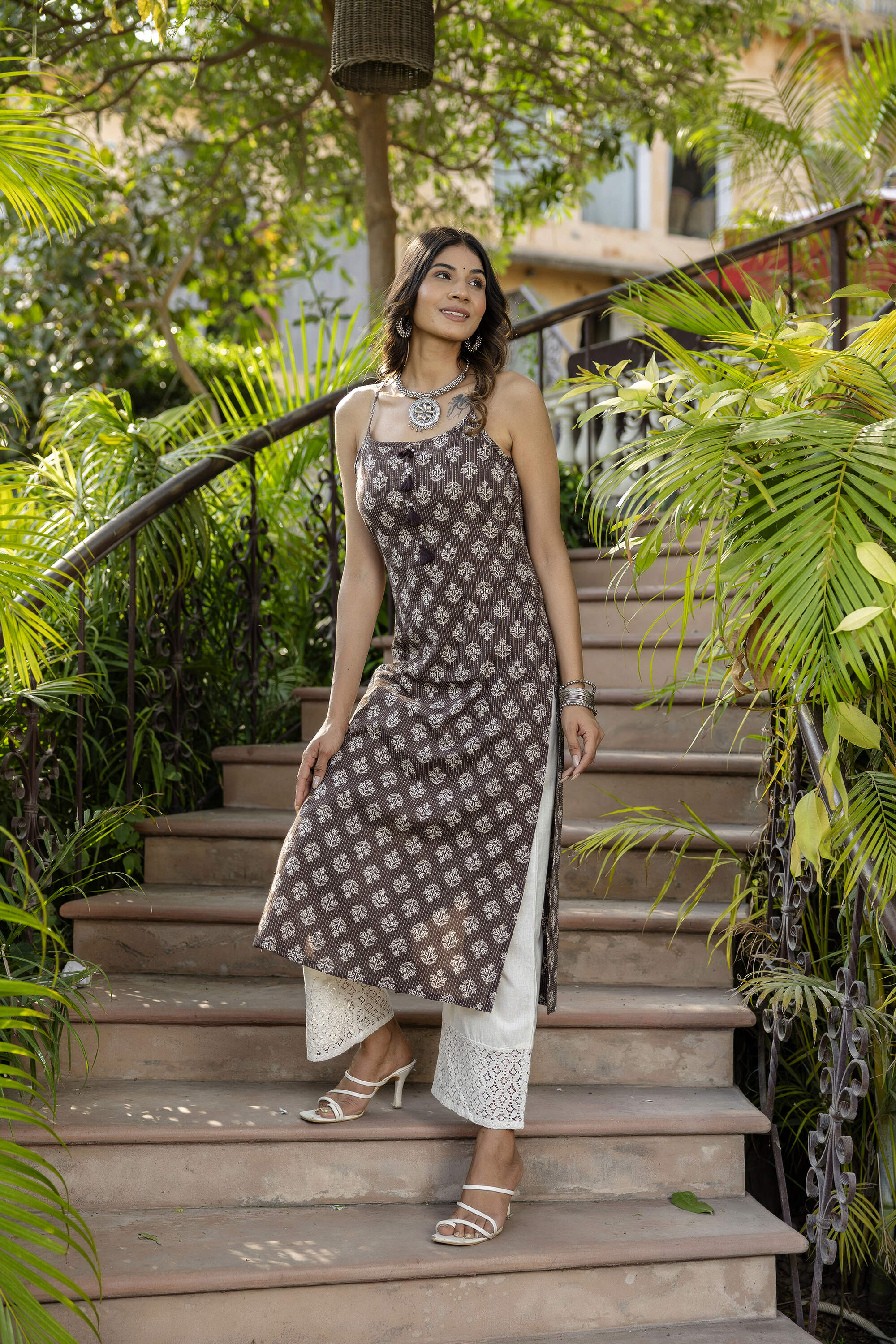 Women's Brown Ethnic Straight Sleeveless Kurta - Taantav