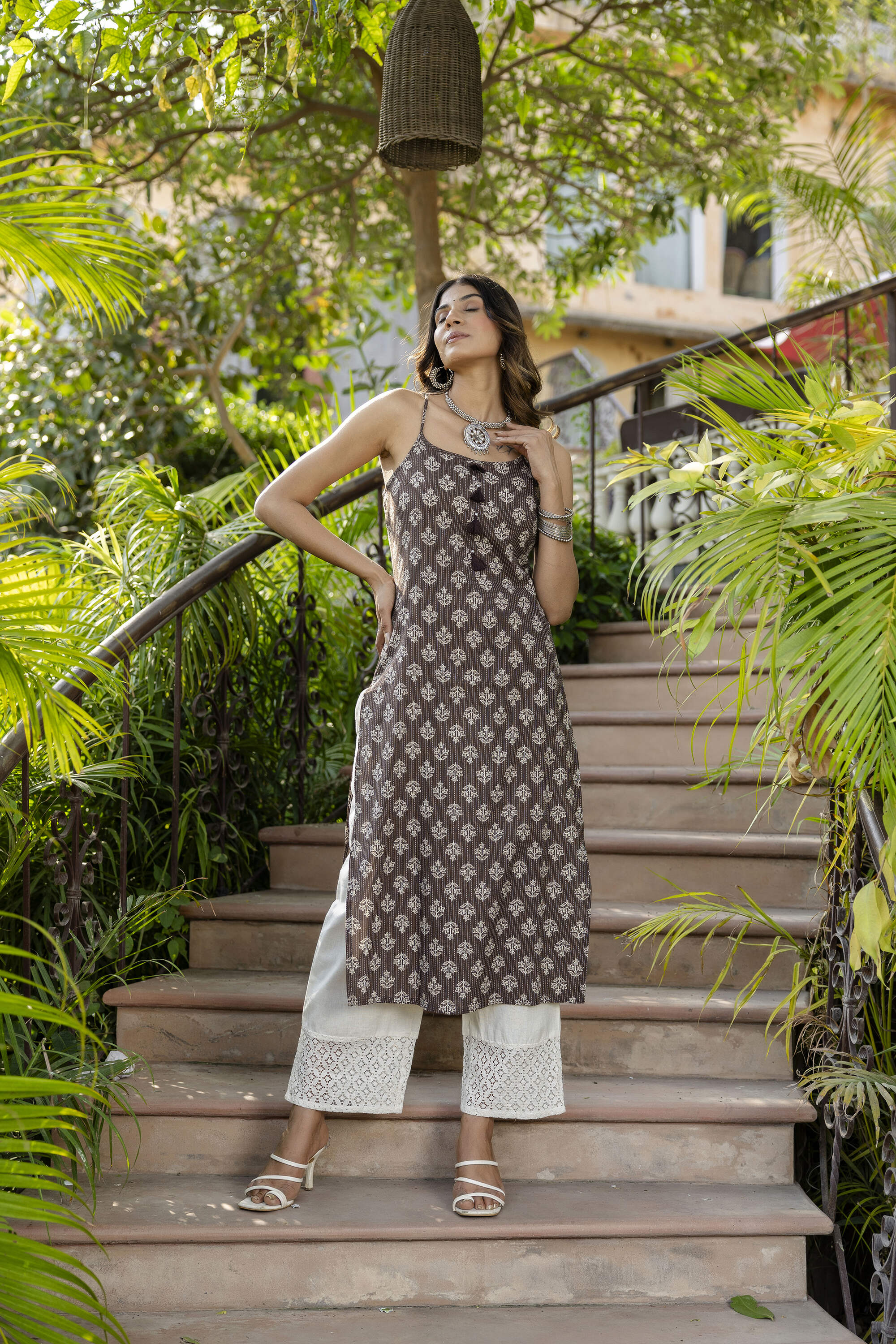 Women's Brown Ethnic Straight Sleeveless Kurta - Taantav