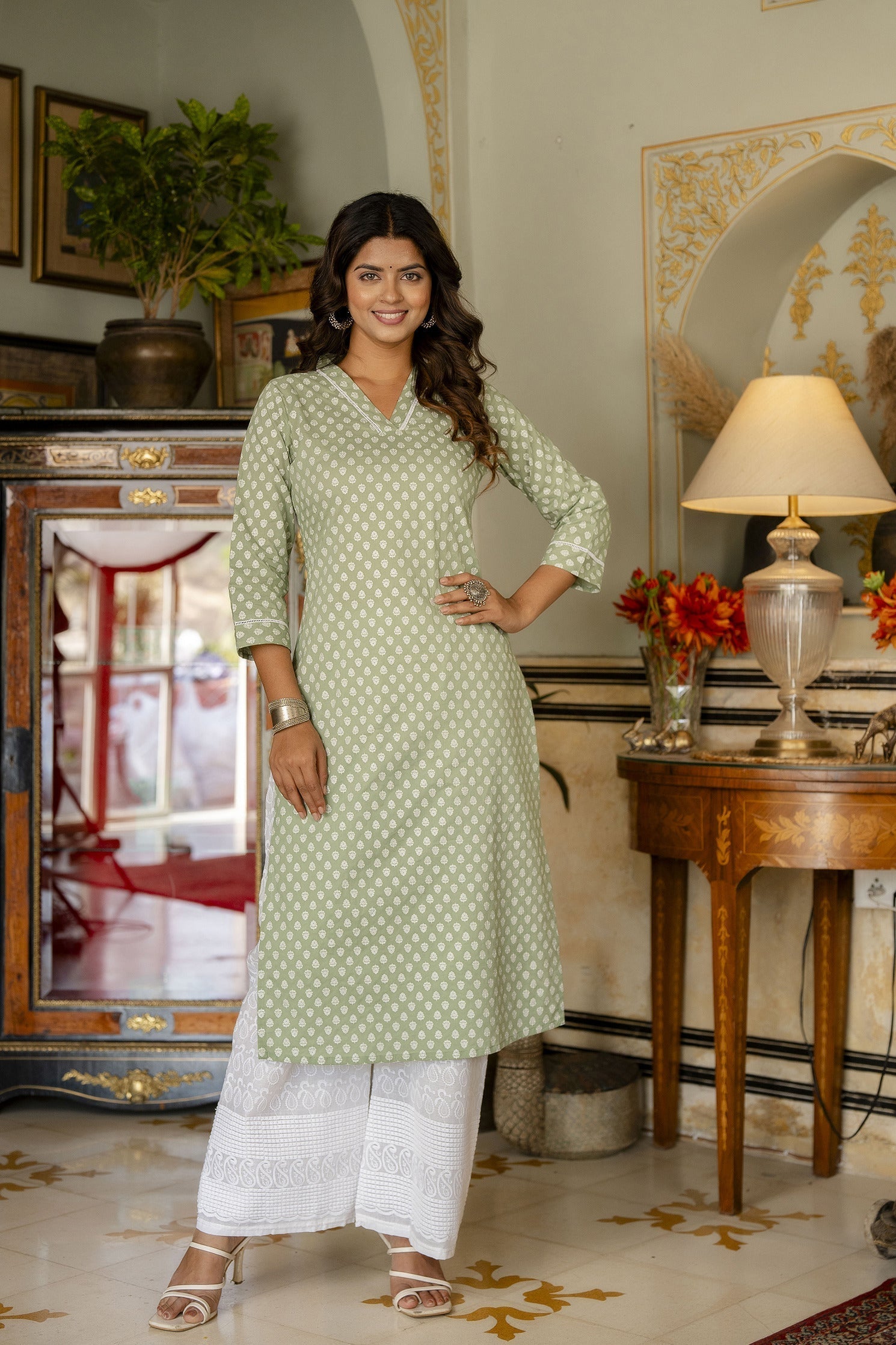 Women's Green Ethnic Printed Straight Kurta with Three Quarter Sleeves - Taantav