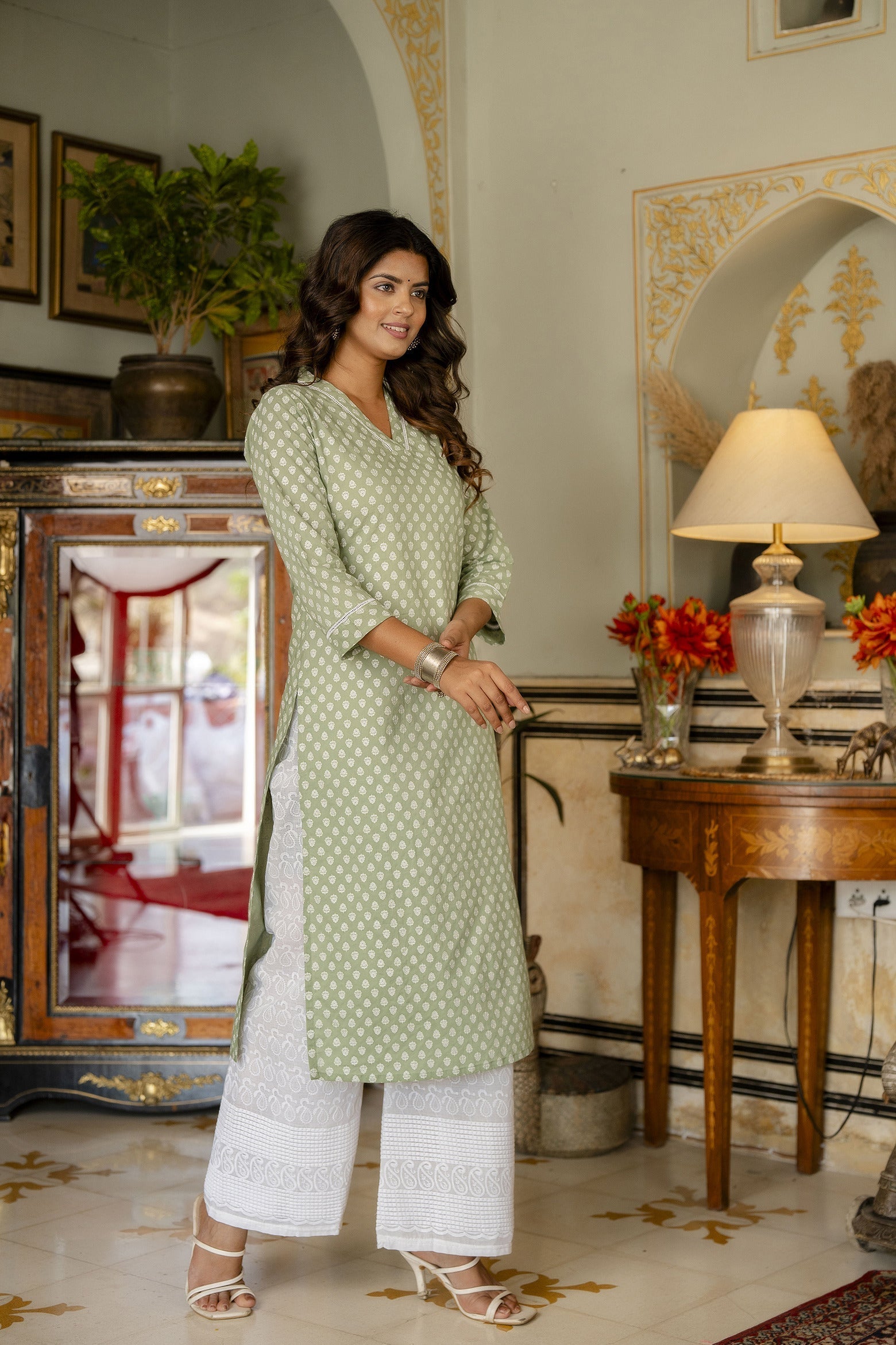 Women's Green Ethnic Printed Straight Kurta with Three Quarter Sleeves - Taantav