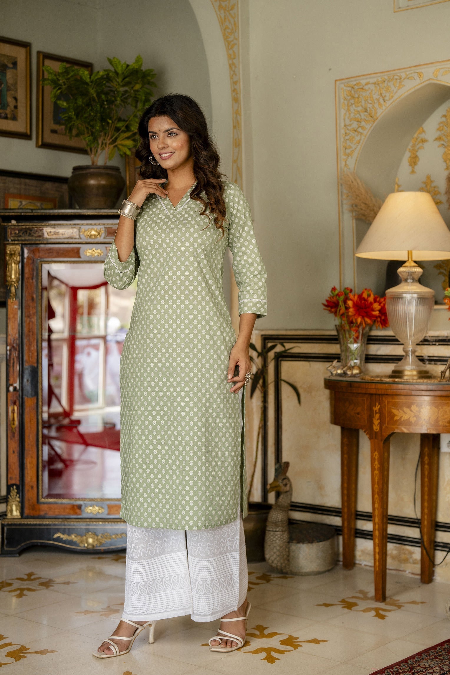 Women's Green Ethnic Printed Straight Kurta with Three Quarter Sleeves - Taantav