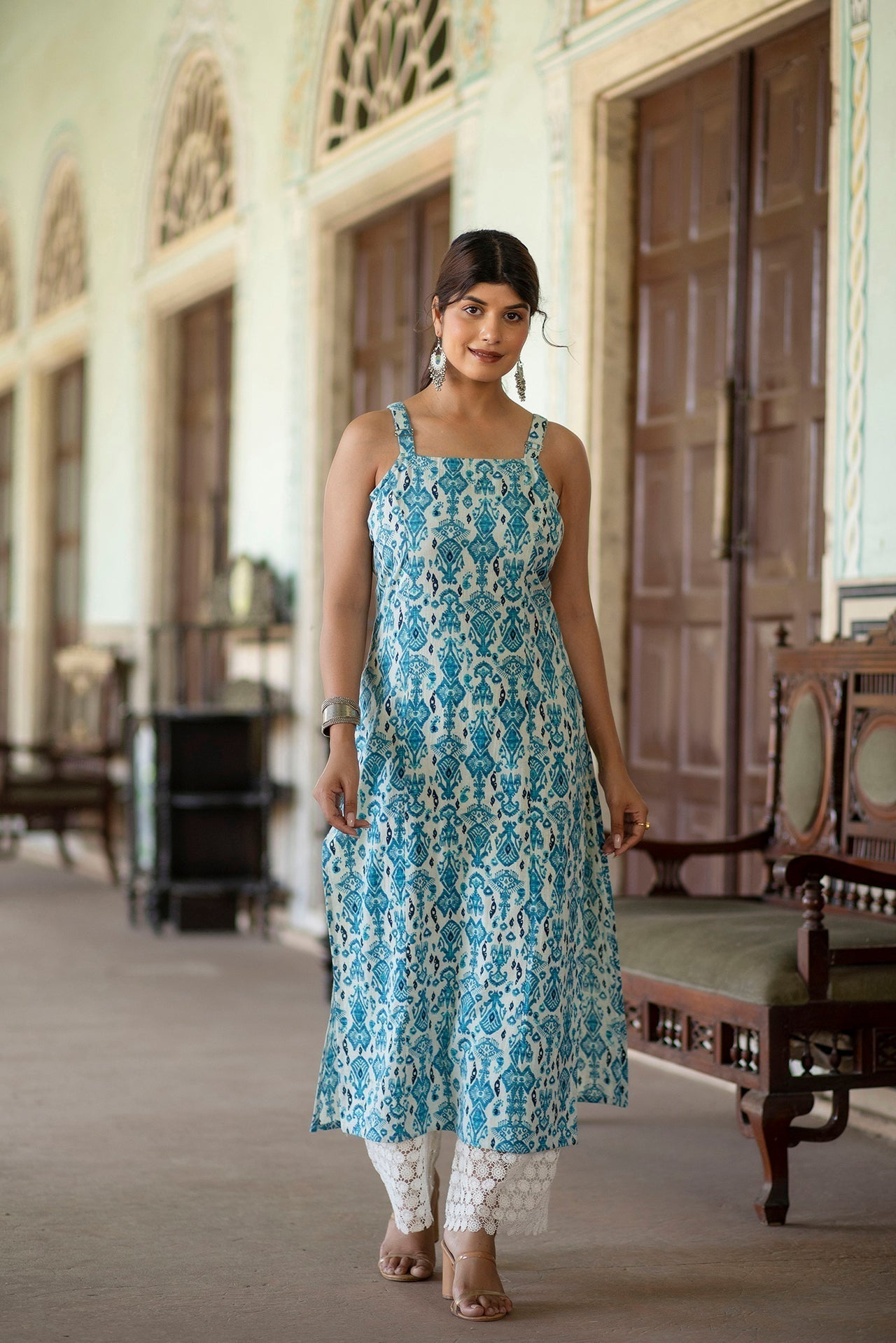 Women's Blue Abstract Printed Sleeveless Kurta - Taantav