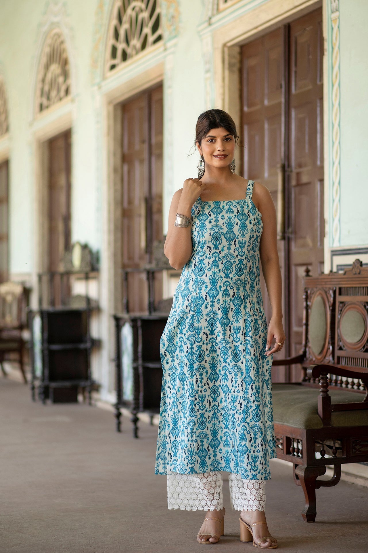 Women's Blue Abstract Printed Sleeveless Kurta - Taantav