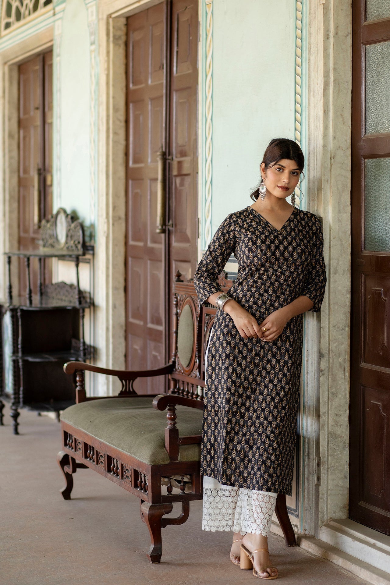 Women's Black Ethnic Printed Straight Kurta with Three Quarter Sleeves - Taantav