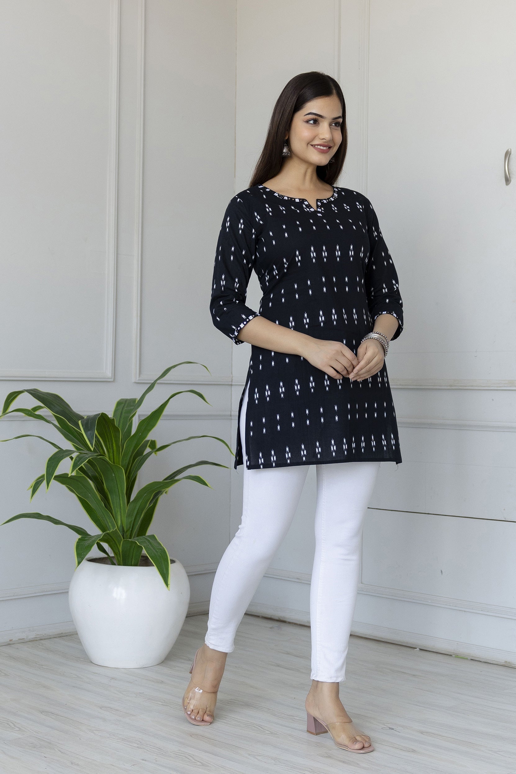 Women's Black Straight Tunic With Embroidered Neck - Taantav