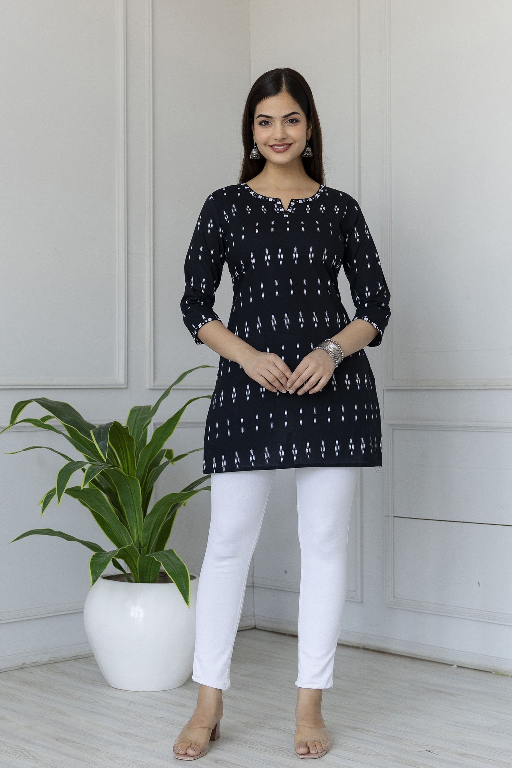 Women's Black Straight Tunic With Embroidered Neck - Taantav