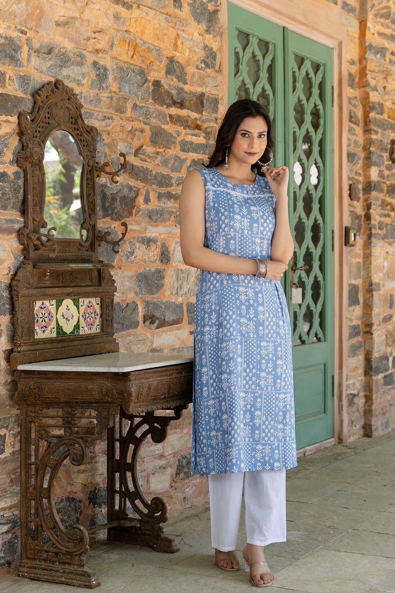 Women's Blue Ethnic Straight Sleeveless Kurta - Taantav