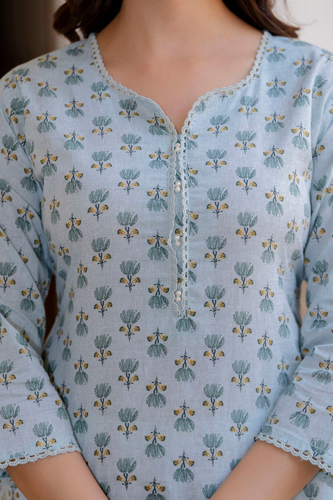 Women's Green Ethnic Printed Straight Kurta with Three Quarter Sleeves