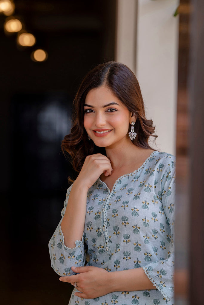 Women's Green Ethnic Printed Straight Kurta with Three Quarter Sleeves