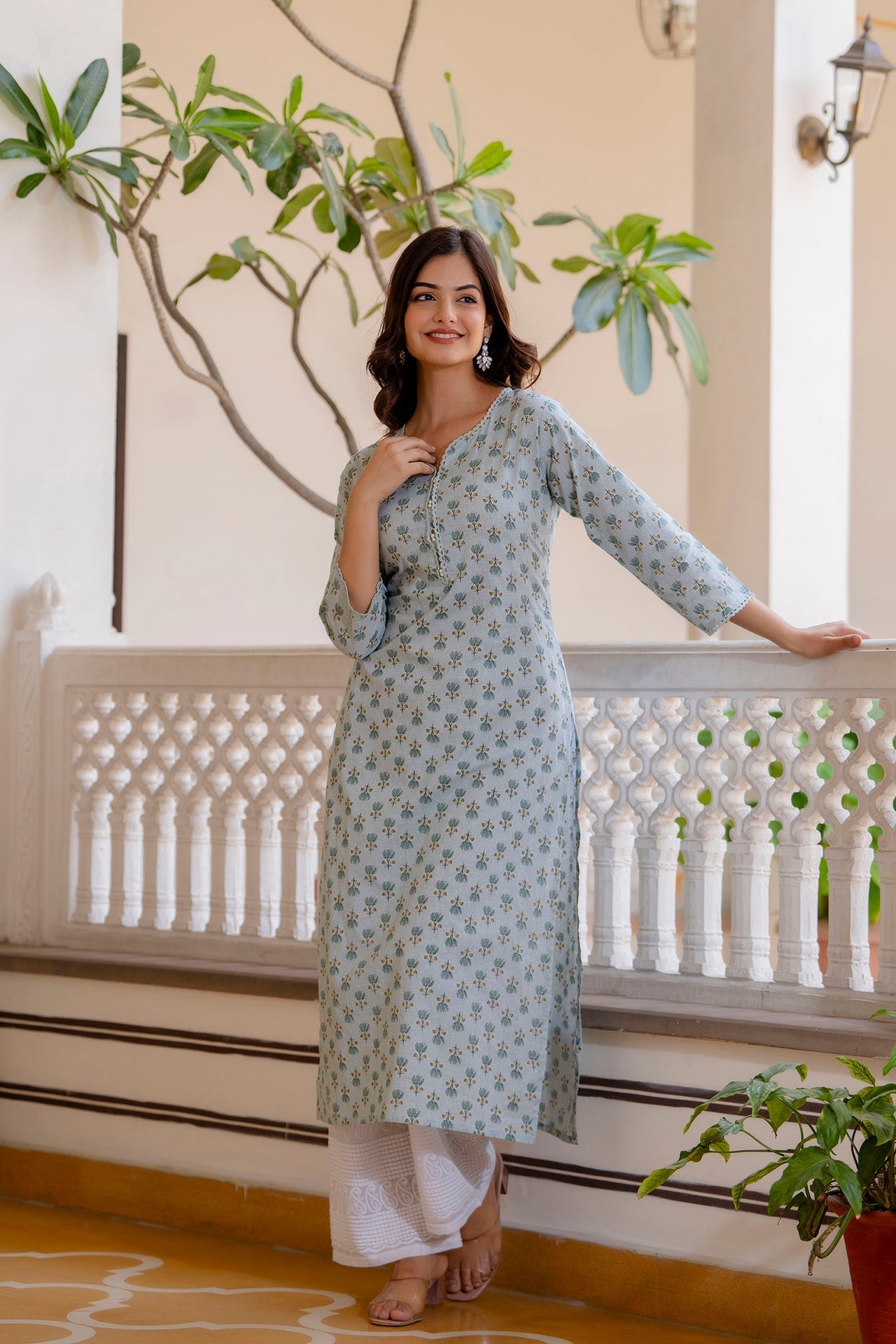 Women's Green Ethnic Printed Straight Kurta with Three Quarter Sleeves - Taantav