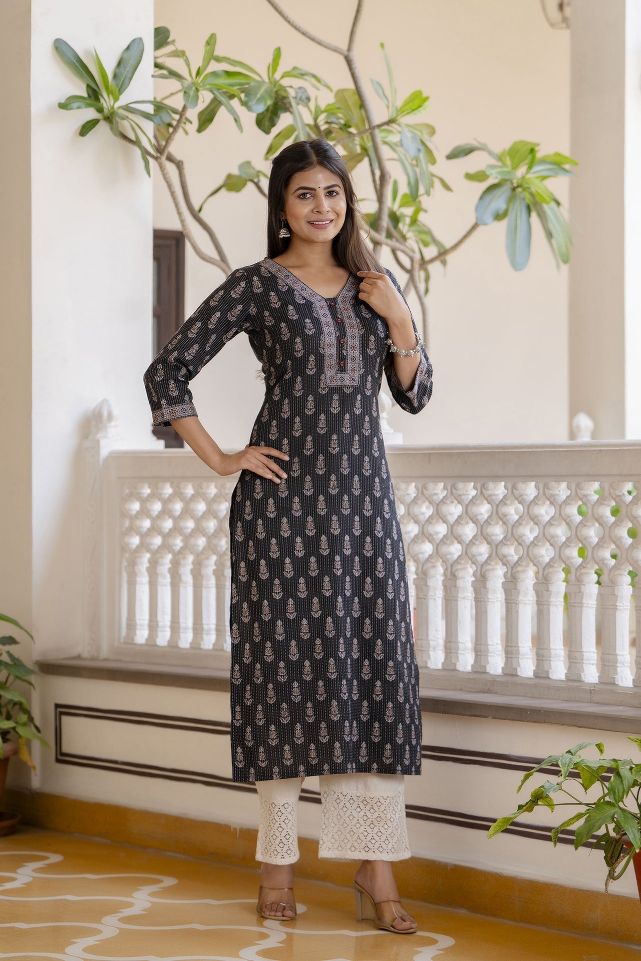 Women's Black Printed Straight Kurta with Three Quarter Sleeves - Taantav