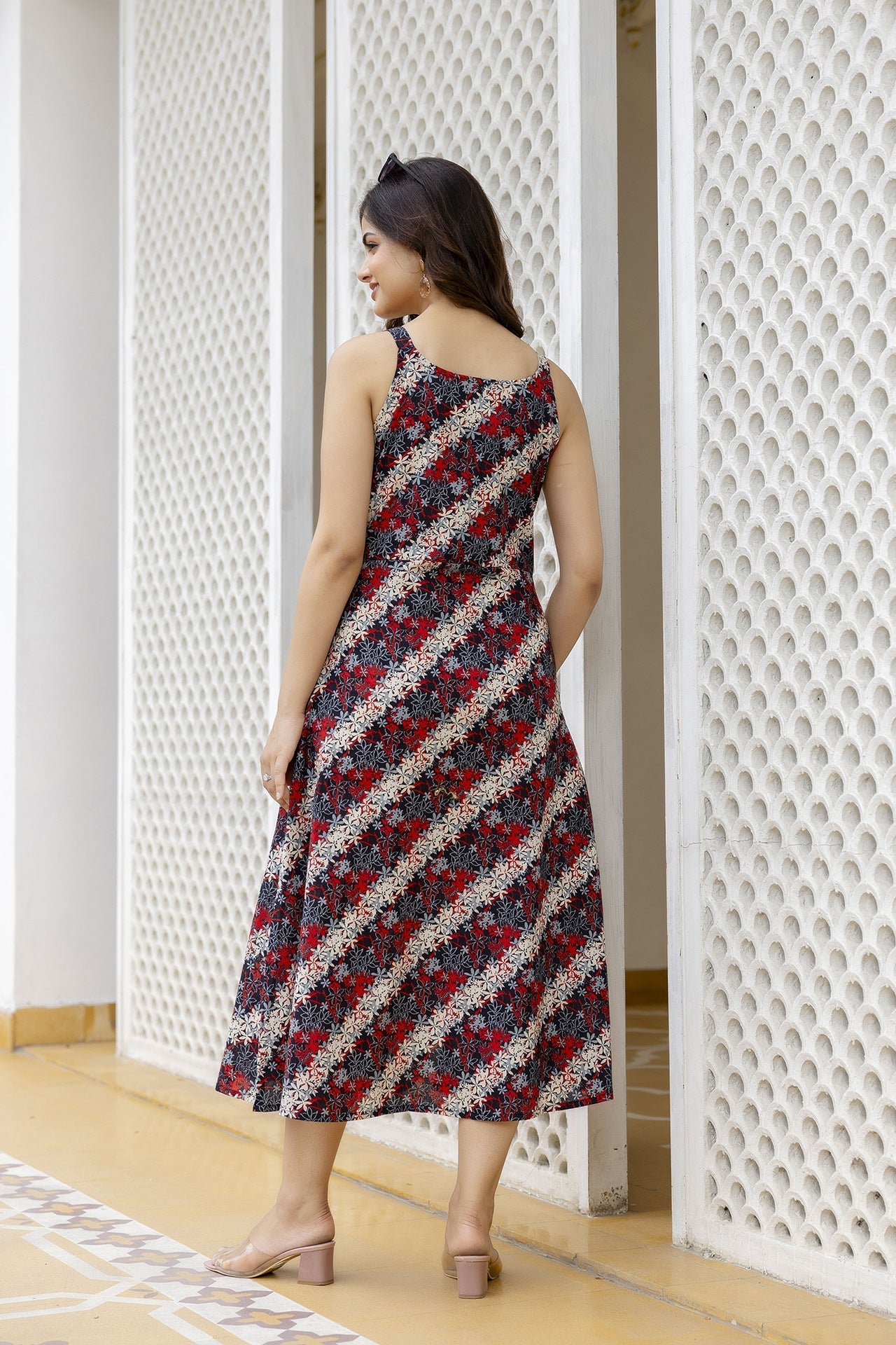 Women's Black Abstract Printed Sleeveless Dress - Taantav