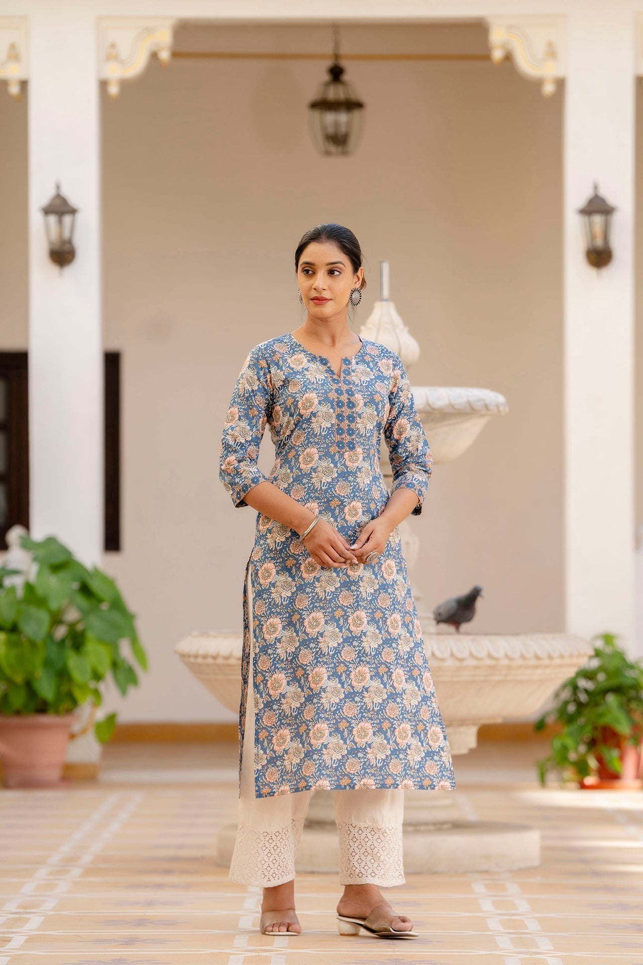 Women's Blue Printed Straight Kurta with Three Quarter Sleeves - Taantav