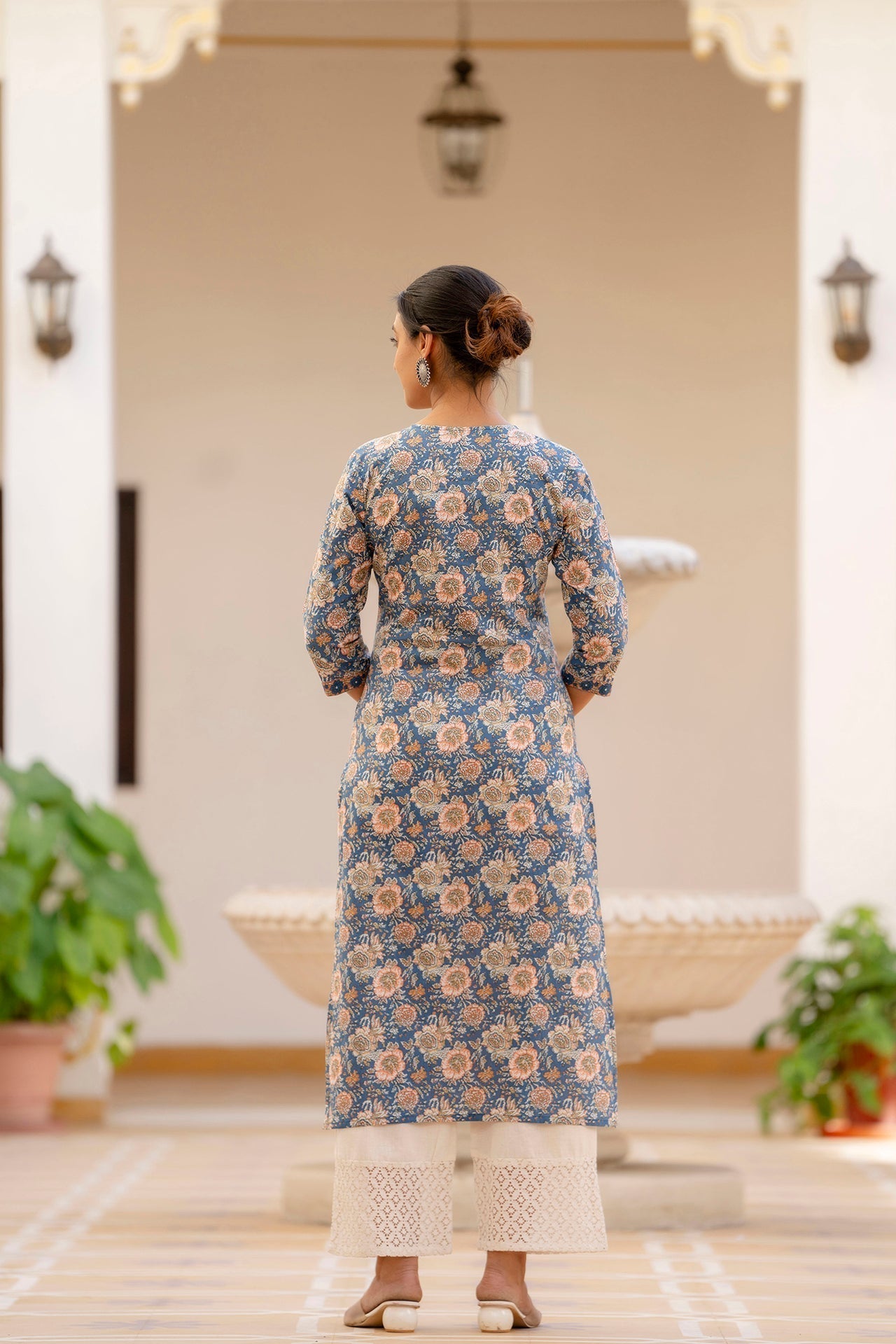 Women's Blue Printed Straight Kurta with Three Quarter Sleeves - Taantav