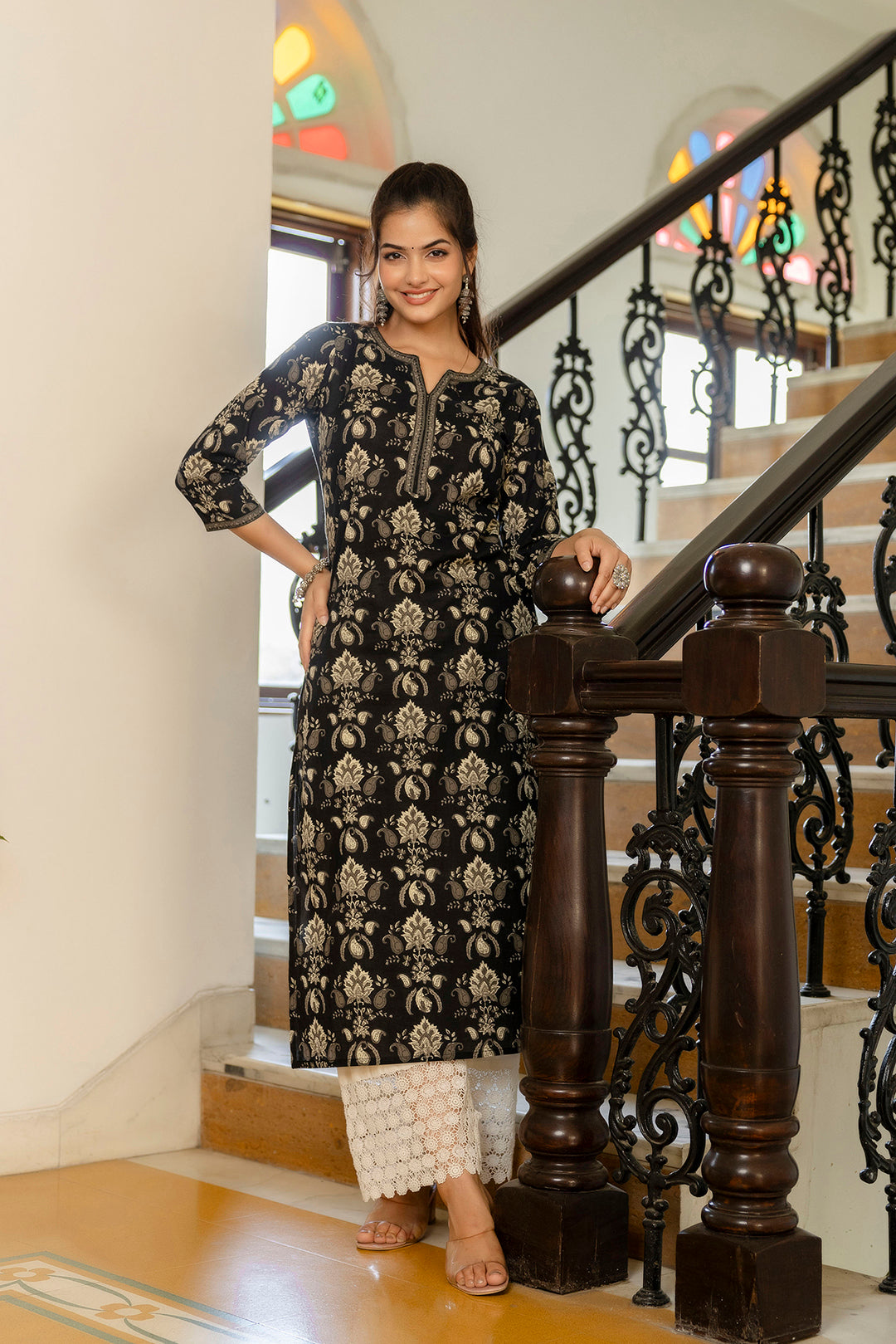 Women's Black Printed Straight Kurta with Three Quarter Sleeves - Taantav