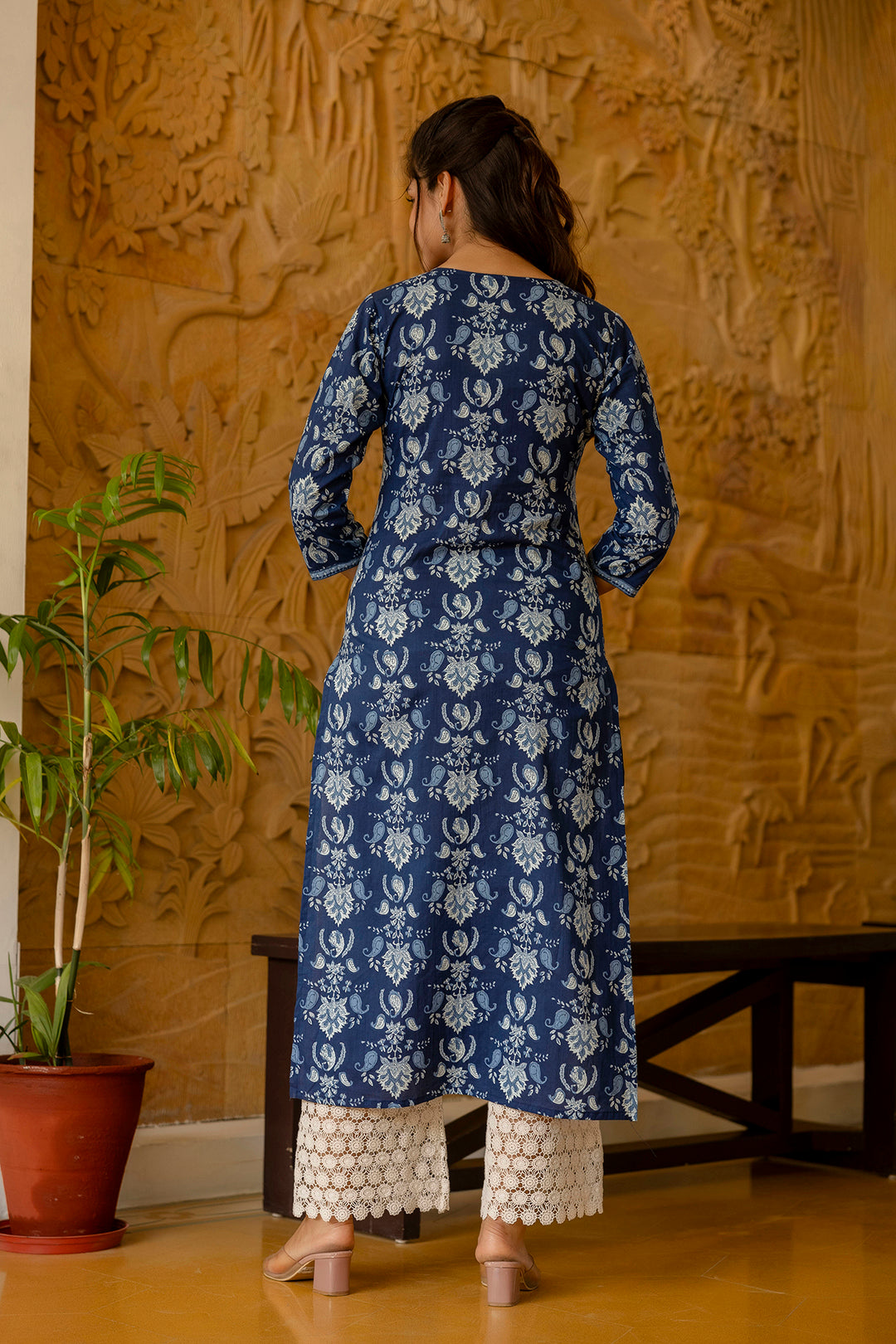 Women's Blue Printed Straight Kurta with Three Quarter Sleeves - Taantav