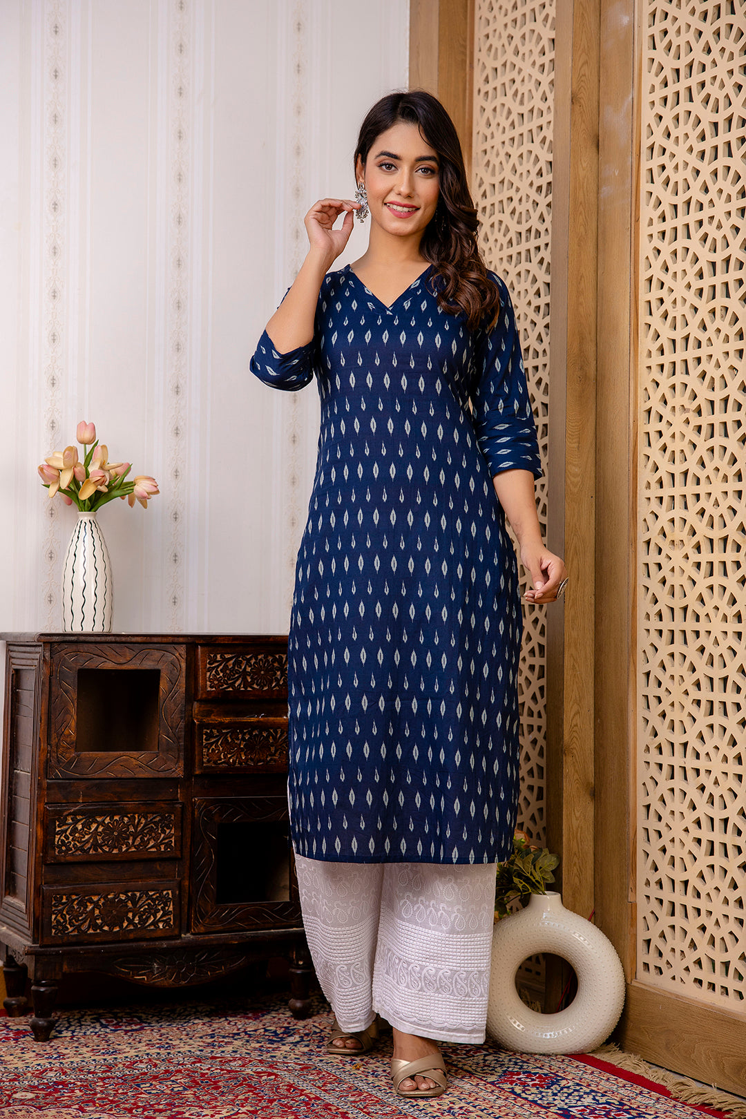 Women's Navy Blue Printed Straight Kurta with Three Quarter Sleeves - Taantav