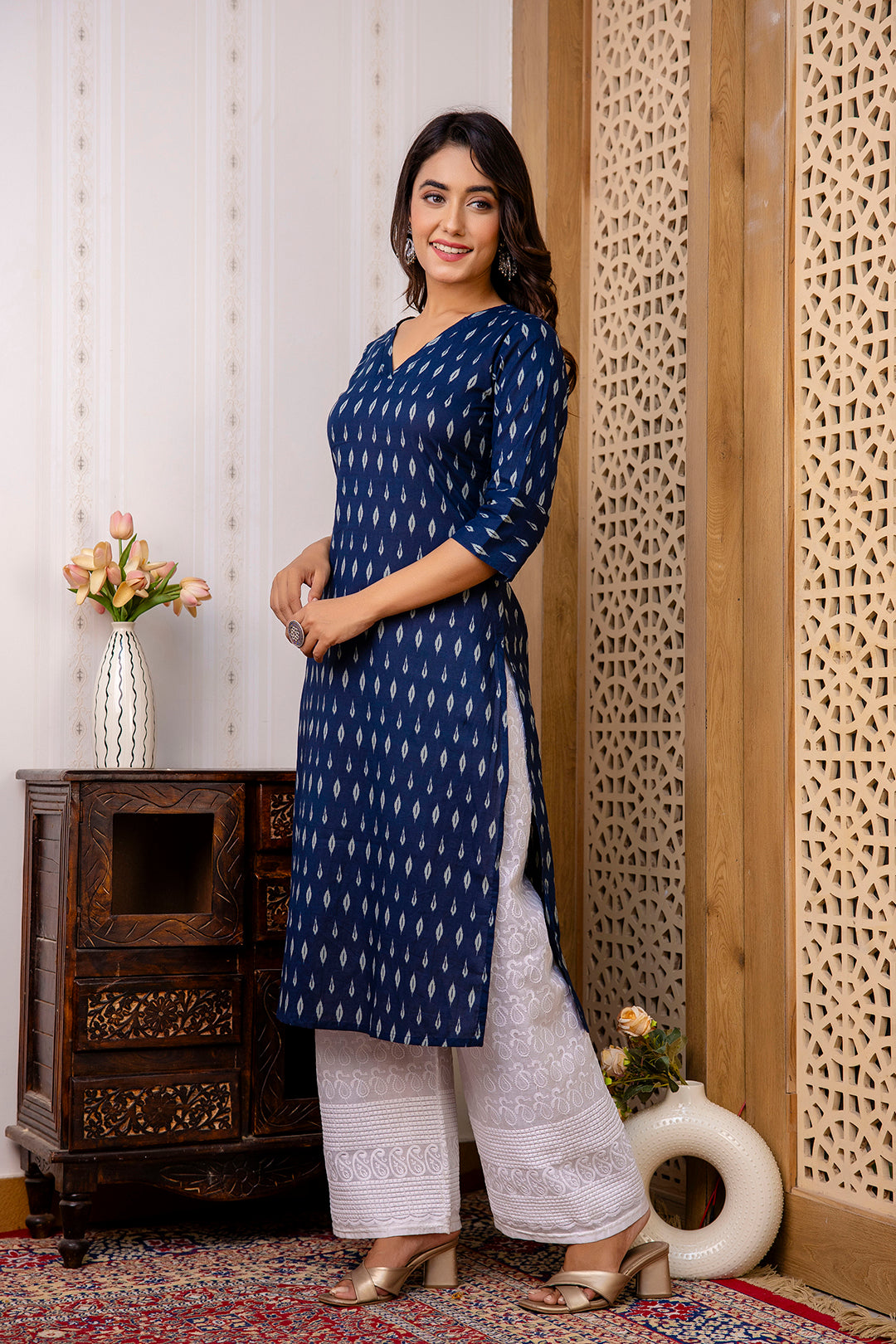 Women's Navy Blue Printed Straight Kurta with Three Quarter Sleeves - Taantav