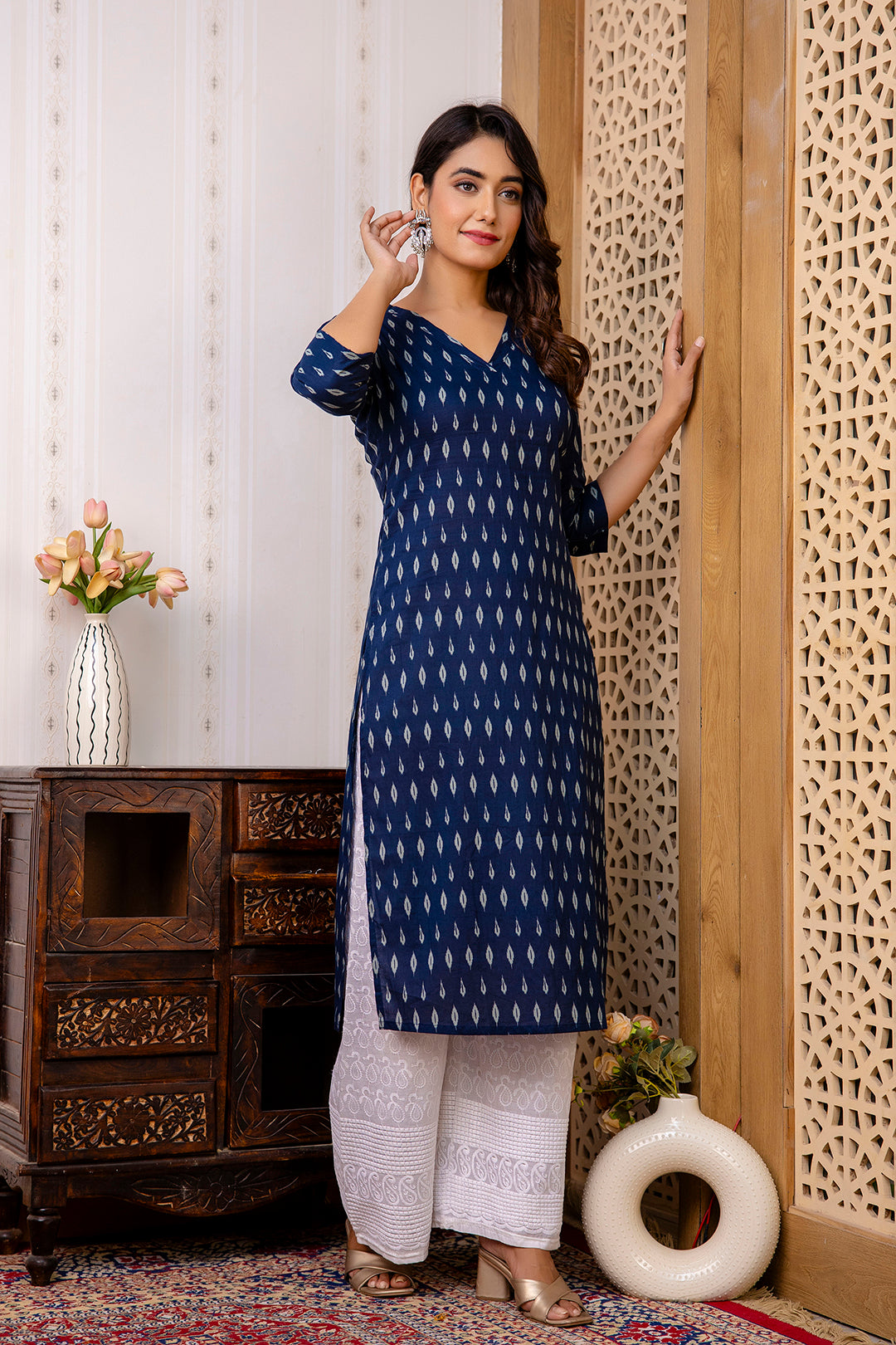 Women's Navy Blue Printed Straight Kurta with Three Quarter Sleeves - Taantav