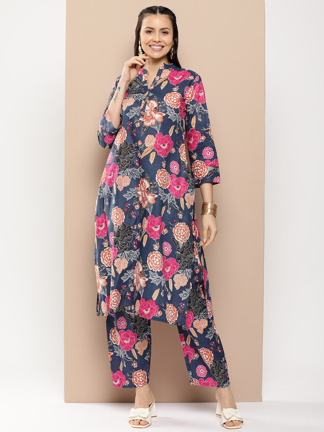 Women's Blue Floral Print Kurta With Blue Floral Print Trousers - Bhama Couture