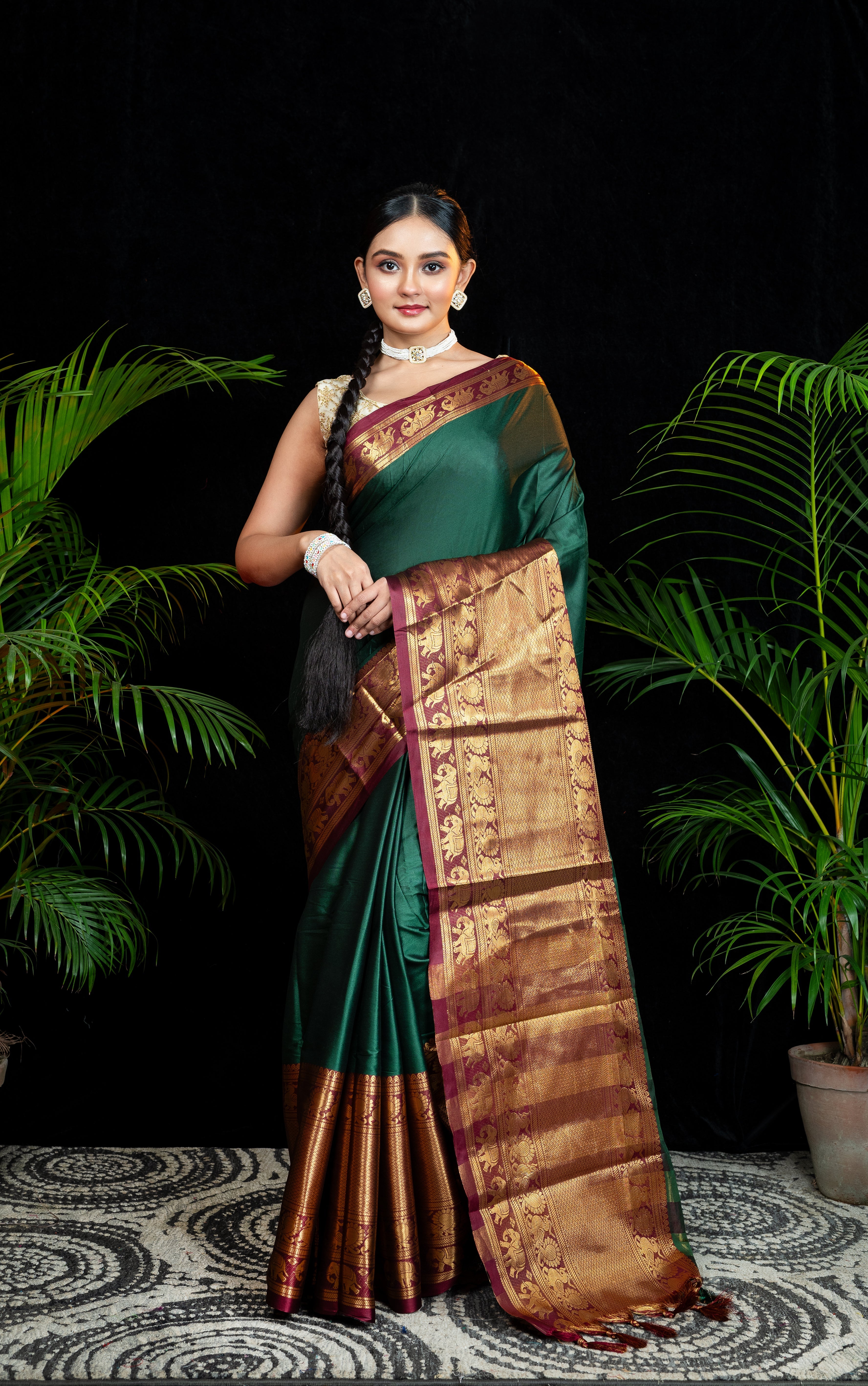 Women's Green Soft Silk Saree With  Golden Mahapar Zari Border And Pallu - Aanika