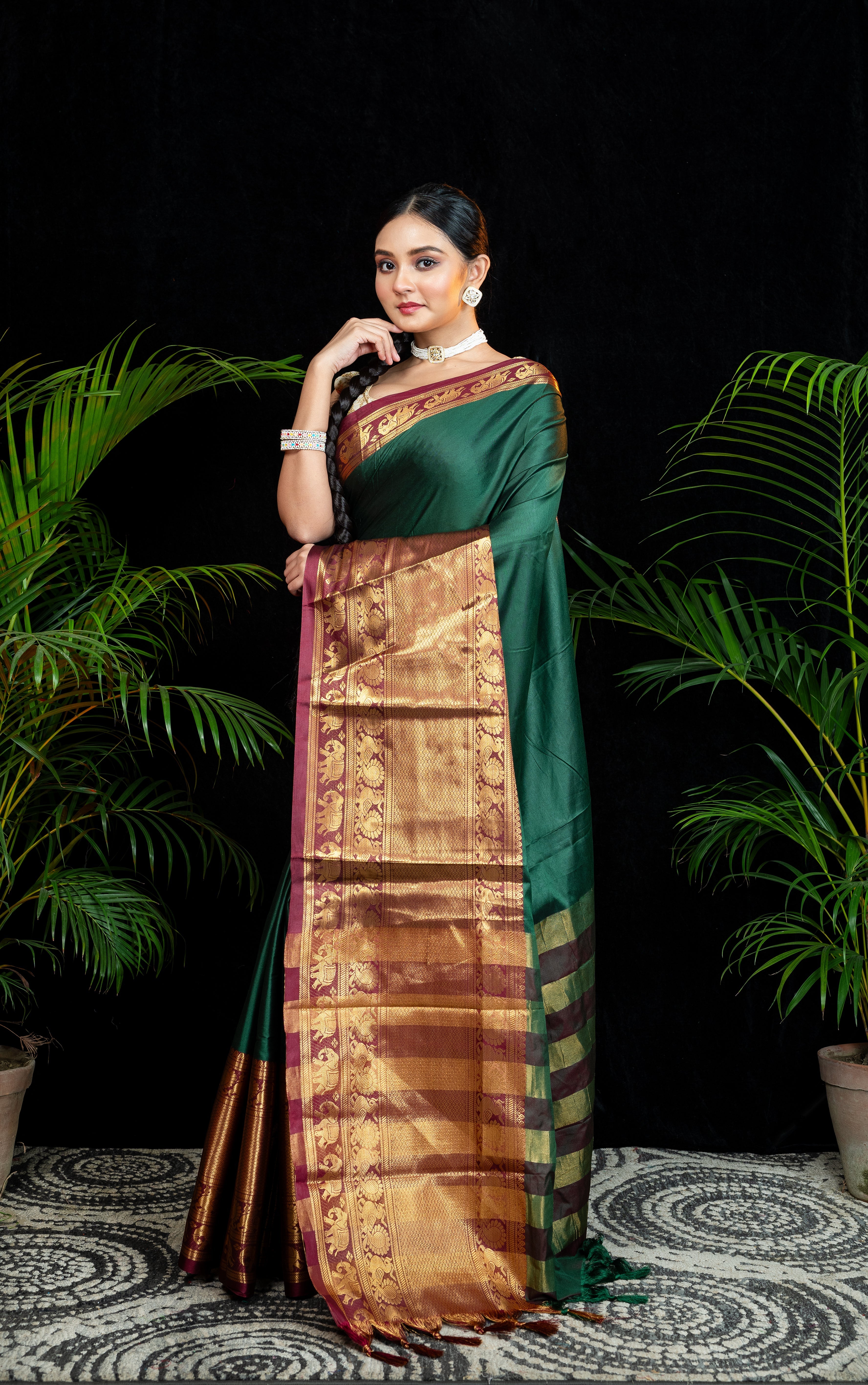 Women's Green Soft Silk Saree With  Golden Mahapar Zari Border And Pallu - Aanika