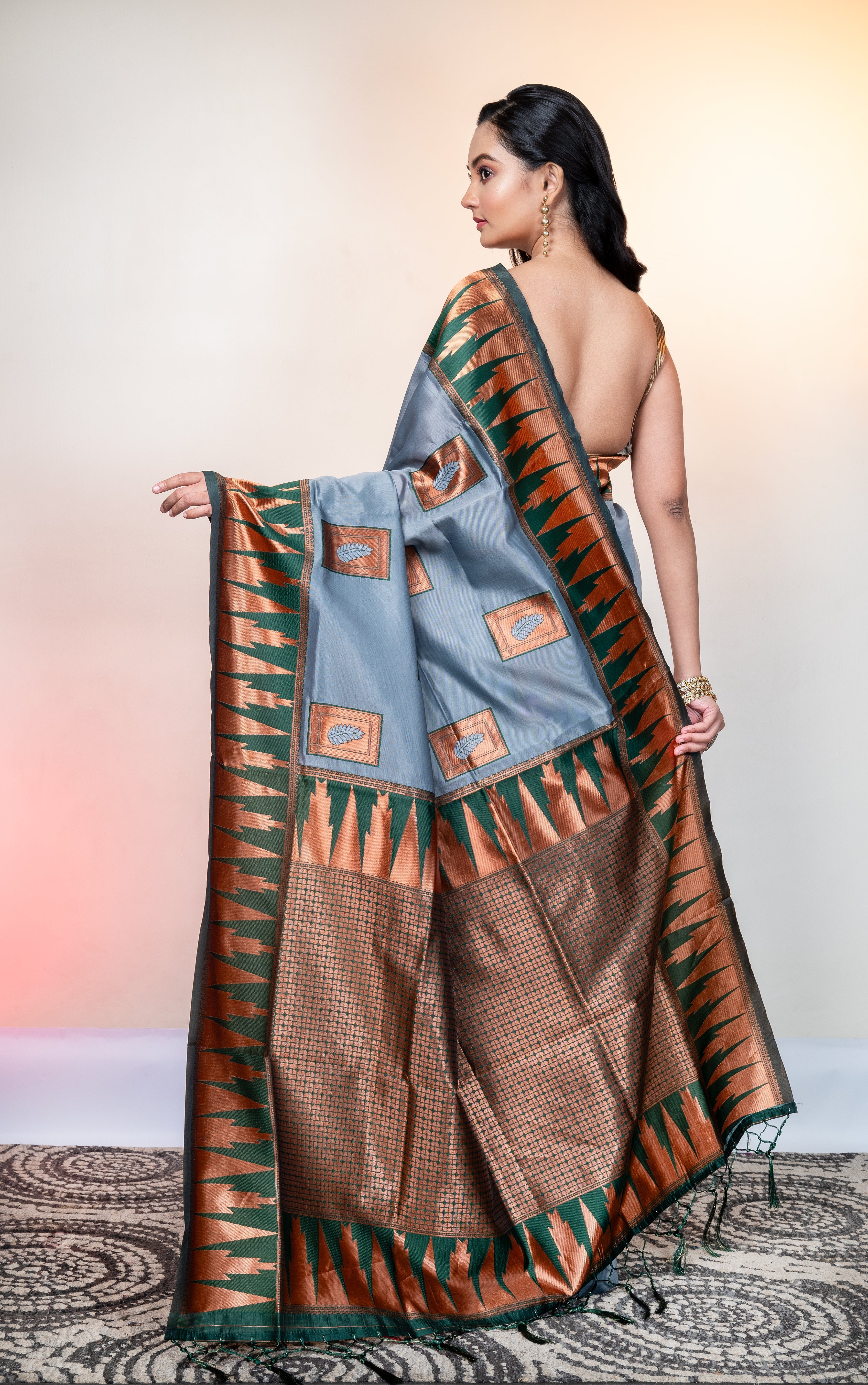 Women's Grey Kanchipuram Pattu Silk Saree With Contasting Temple Border - Aanika