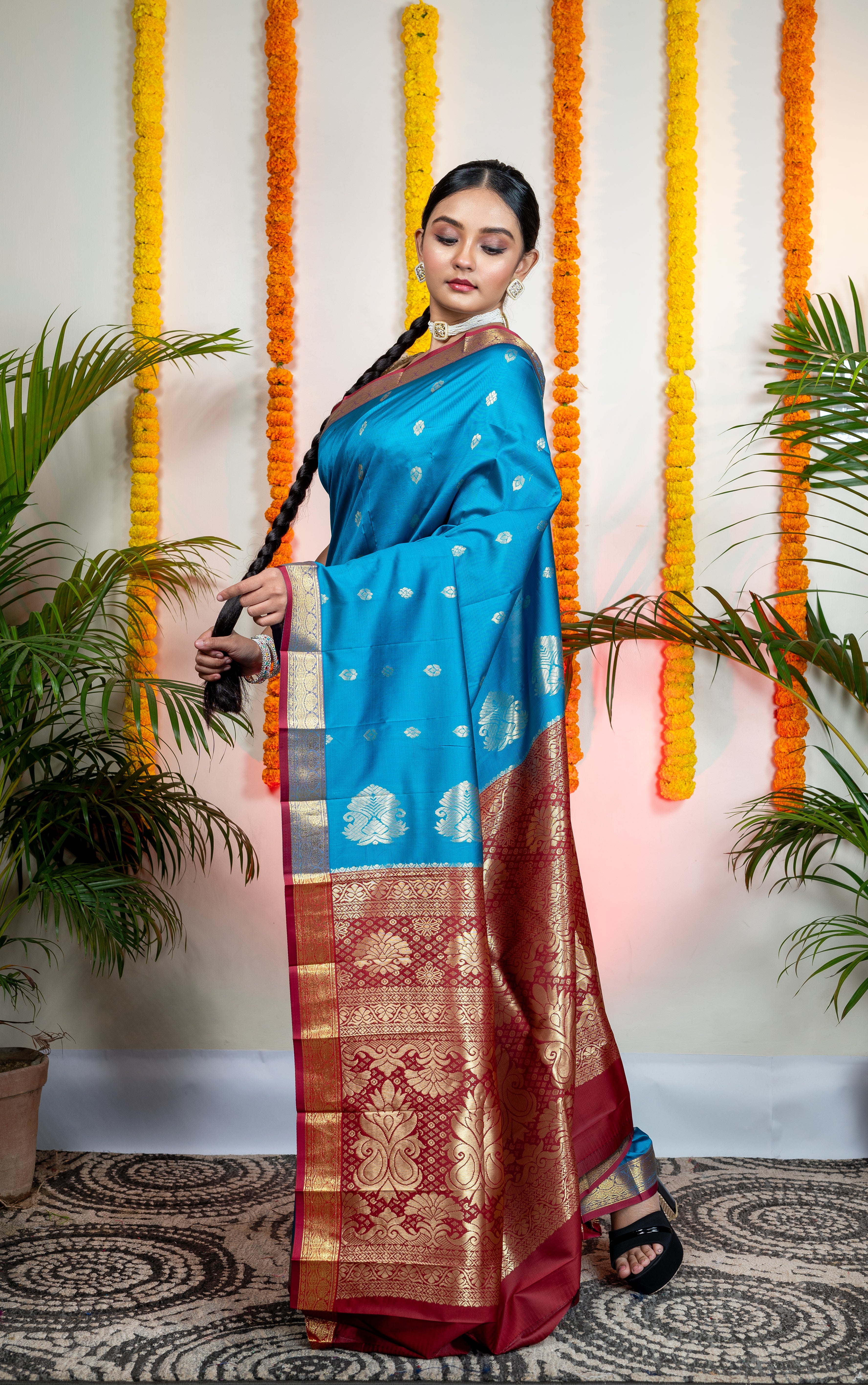 Women's Kanjivaram Saree In Blue Color With Woven Zari Motifs And Border - Aanika