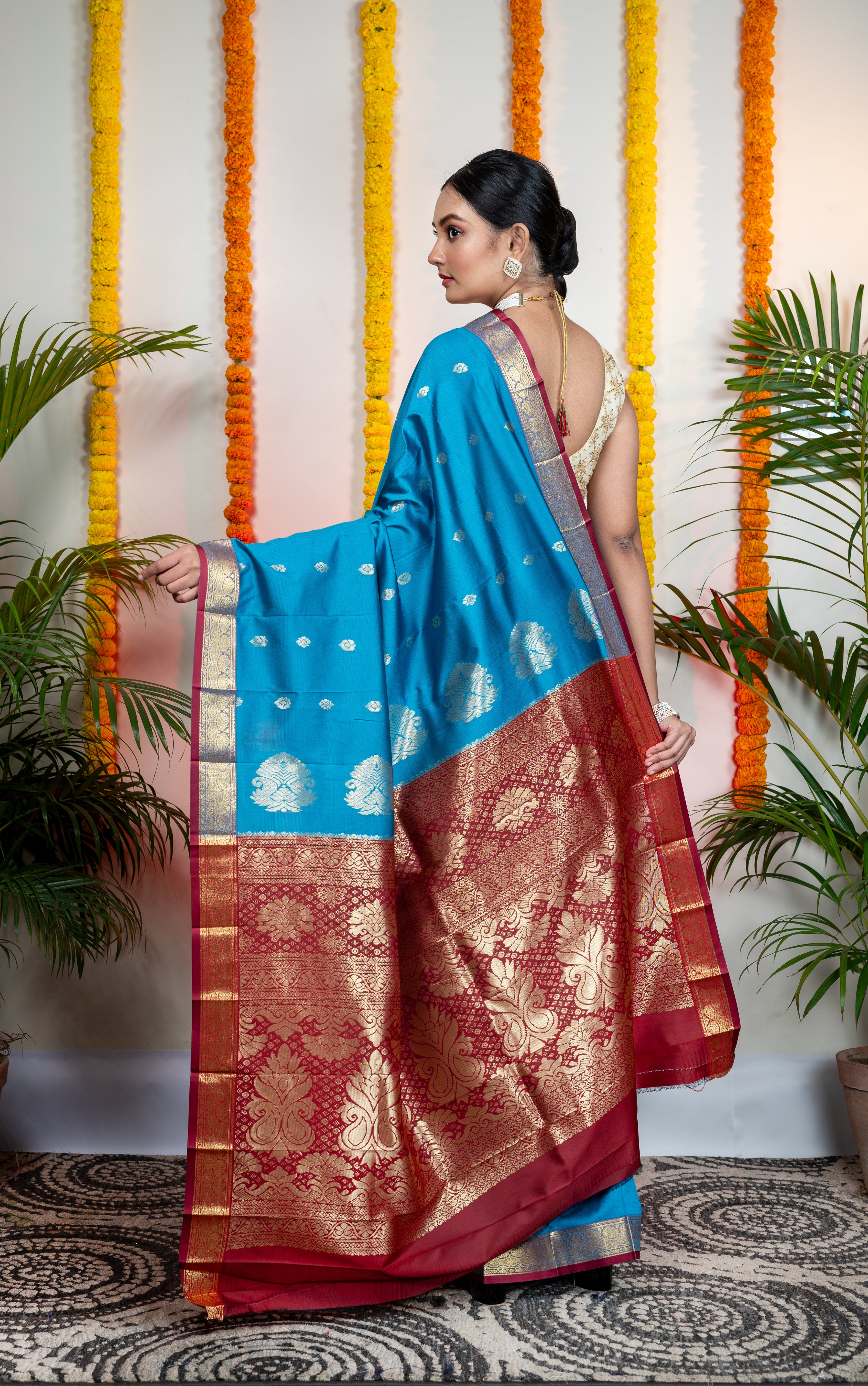 Women's Kanjivaram Saree In Blue Color With Woven Zari Motifs And Border - Aanika