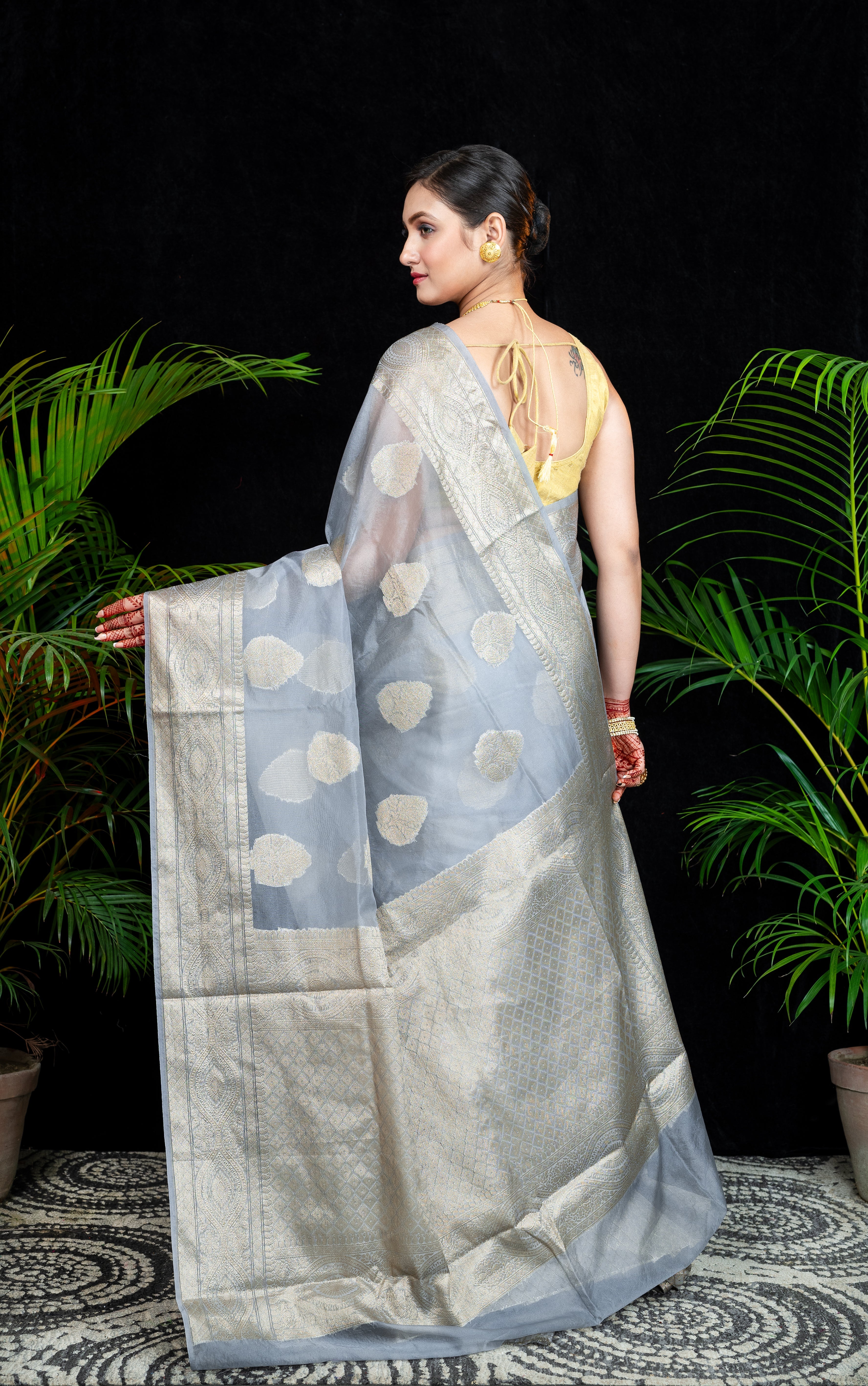 Women's Grey Organza Silk Saree With Zari Border And Leaf Motifs - Aanika