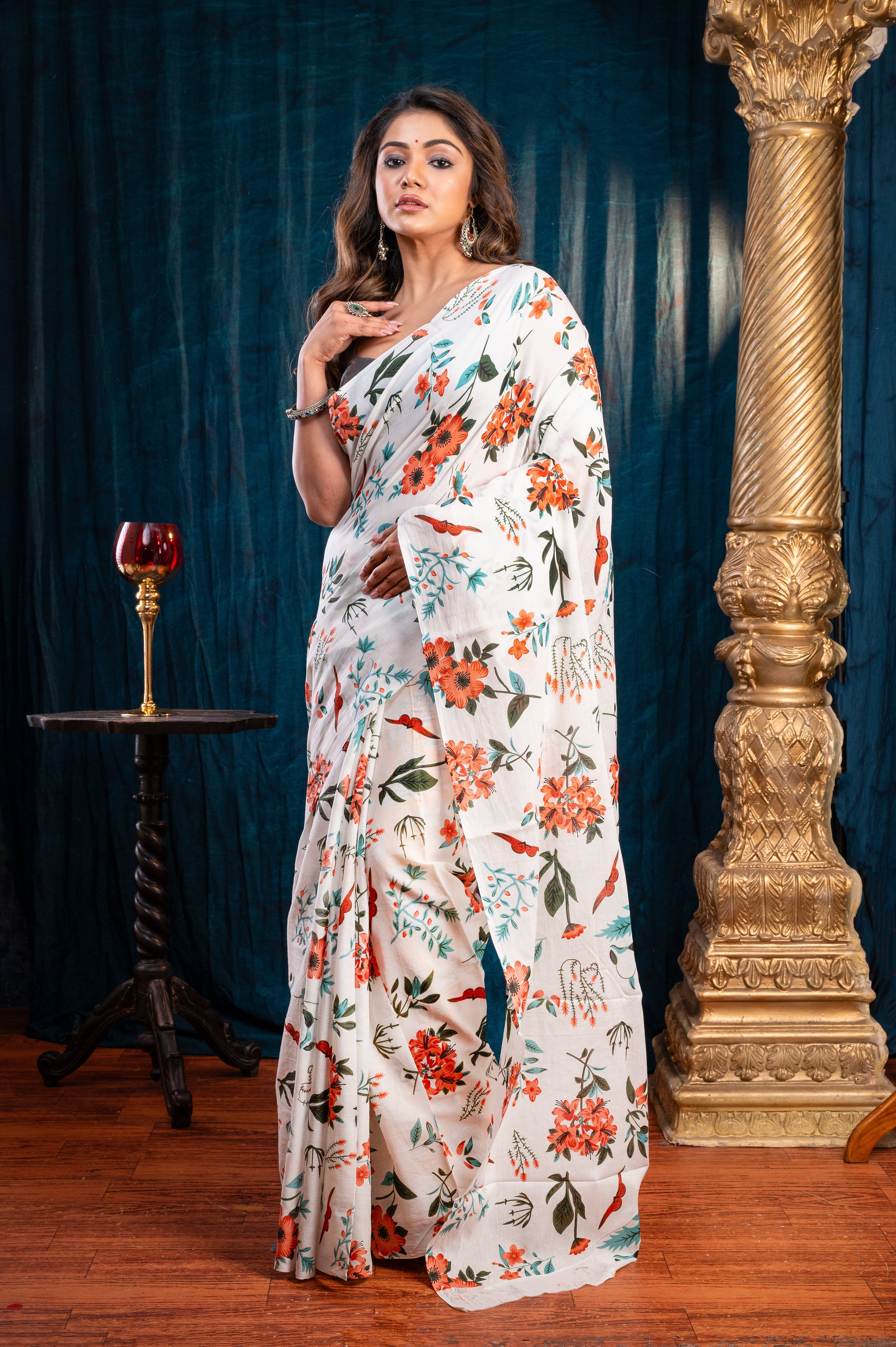 Women's Off-white Pure Bagru Malmal Cotton Saree With Flower Motifs - Aanika