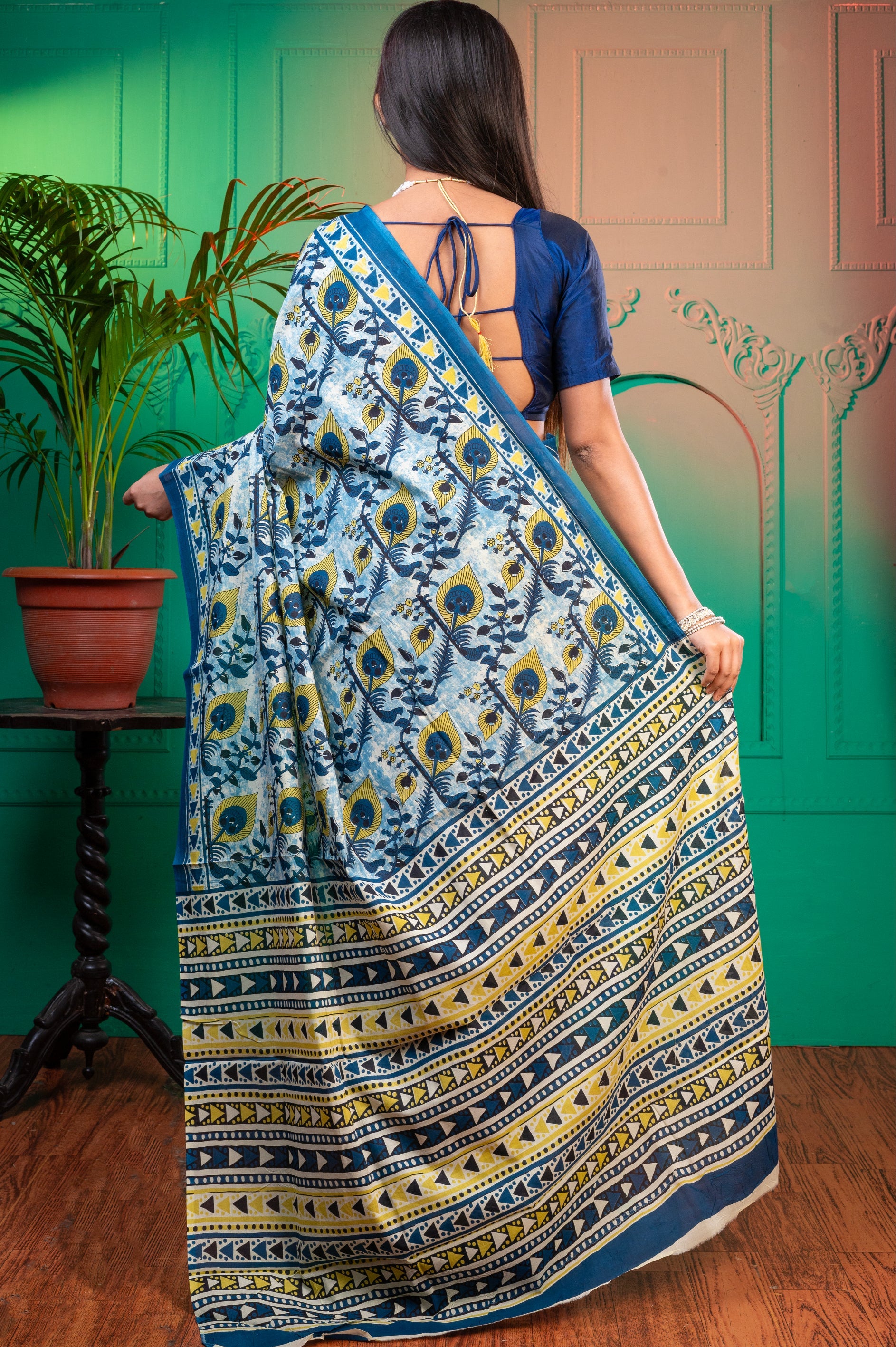 Women's Blue Pure Bagru Malmal Cotton Saree With Multicolor Floral Motifs - Aanika