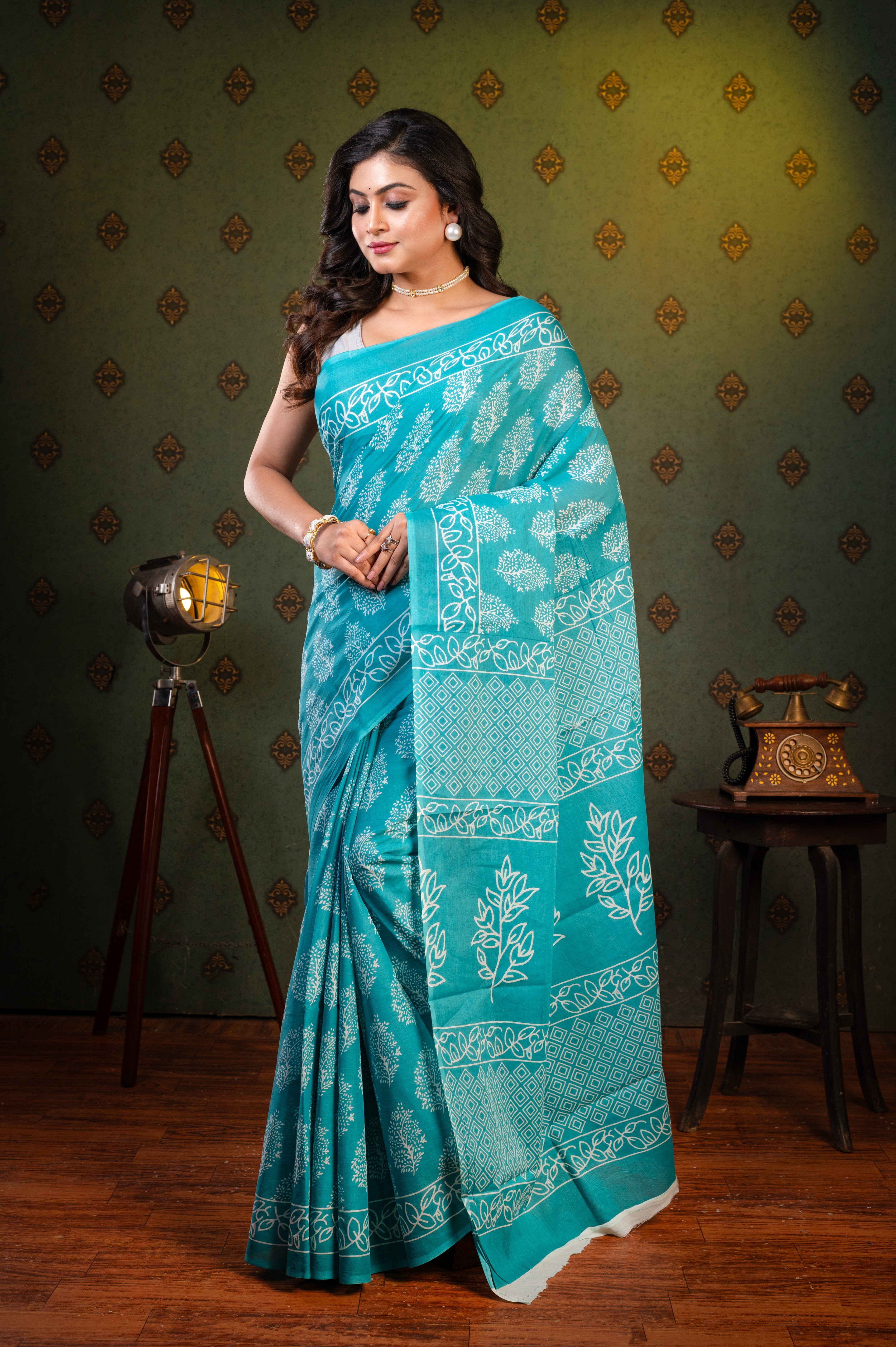 Women's Green Pure Bagru Malmal Cotton Saree With Tree Motifs - Aanika