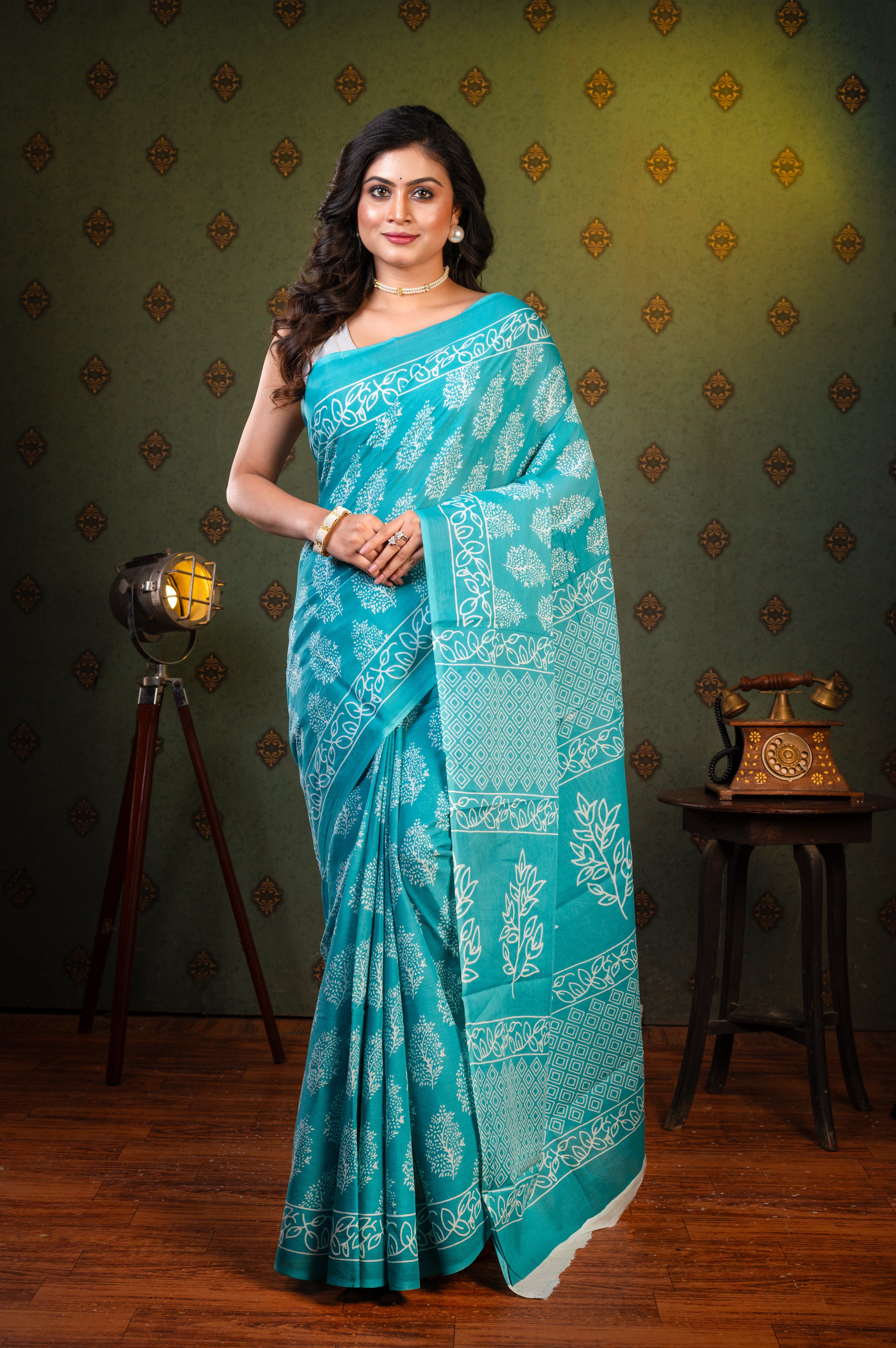 Women's Green Pure Bagru Malmal Cotton Saree With Tree Motifs - Aanika