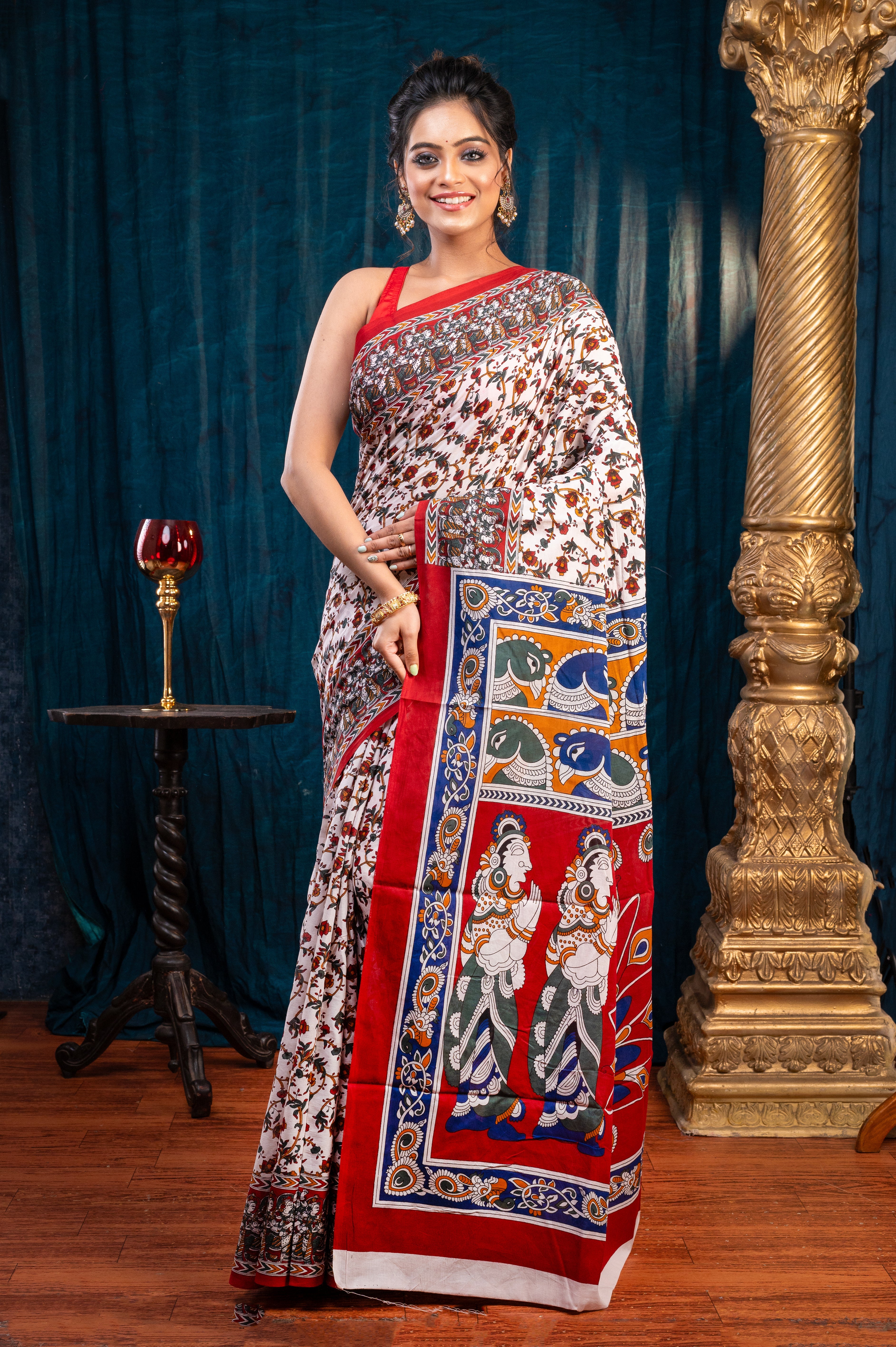 Women's Off-white Pure Bagru Malmal Cotton Saree With Red Floral Jaal And Border - Aanika