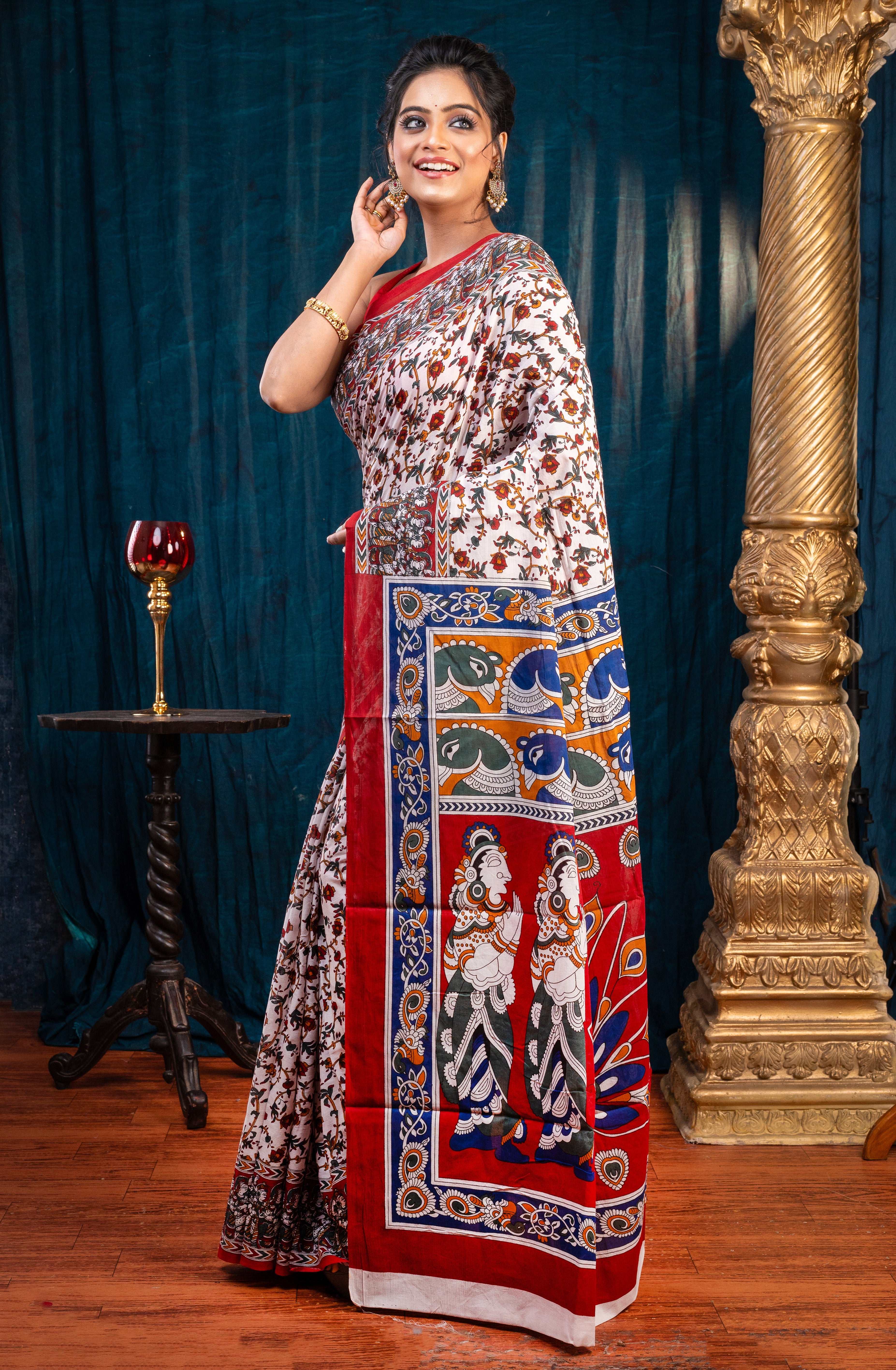 Women's Off-white Pure Bagru Malmal Cotton Saree With Red Floral Jaal And Border - Aanika