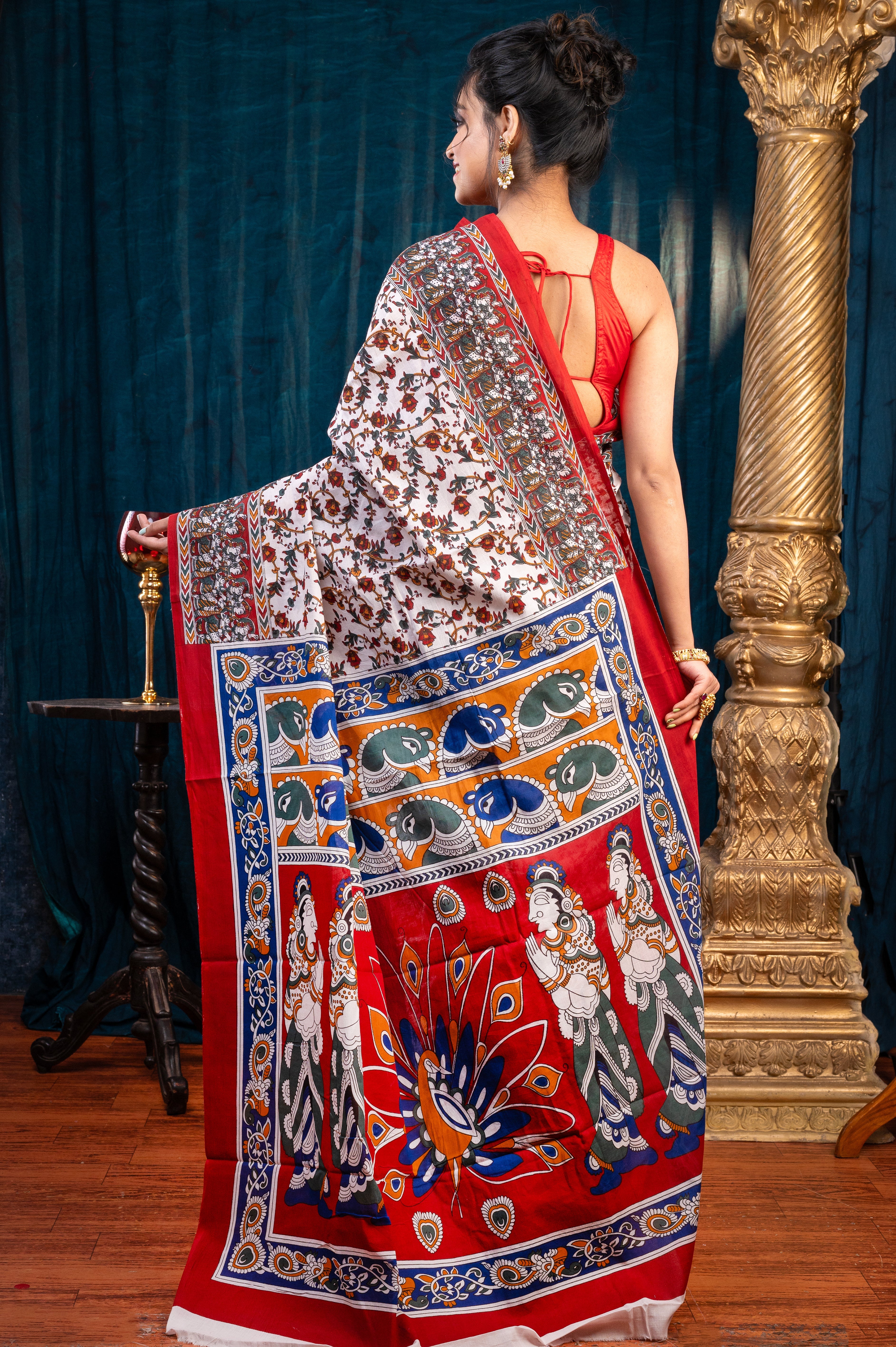 Women's Off-white Pure Bagru Malmal Cotton Saree With Red Floral Jaal And Border - Aanika