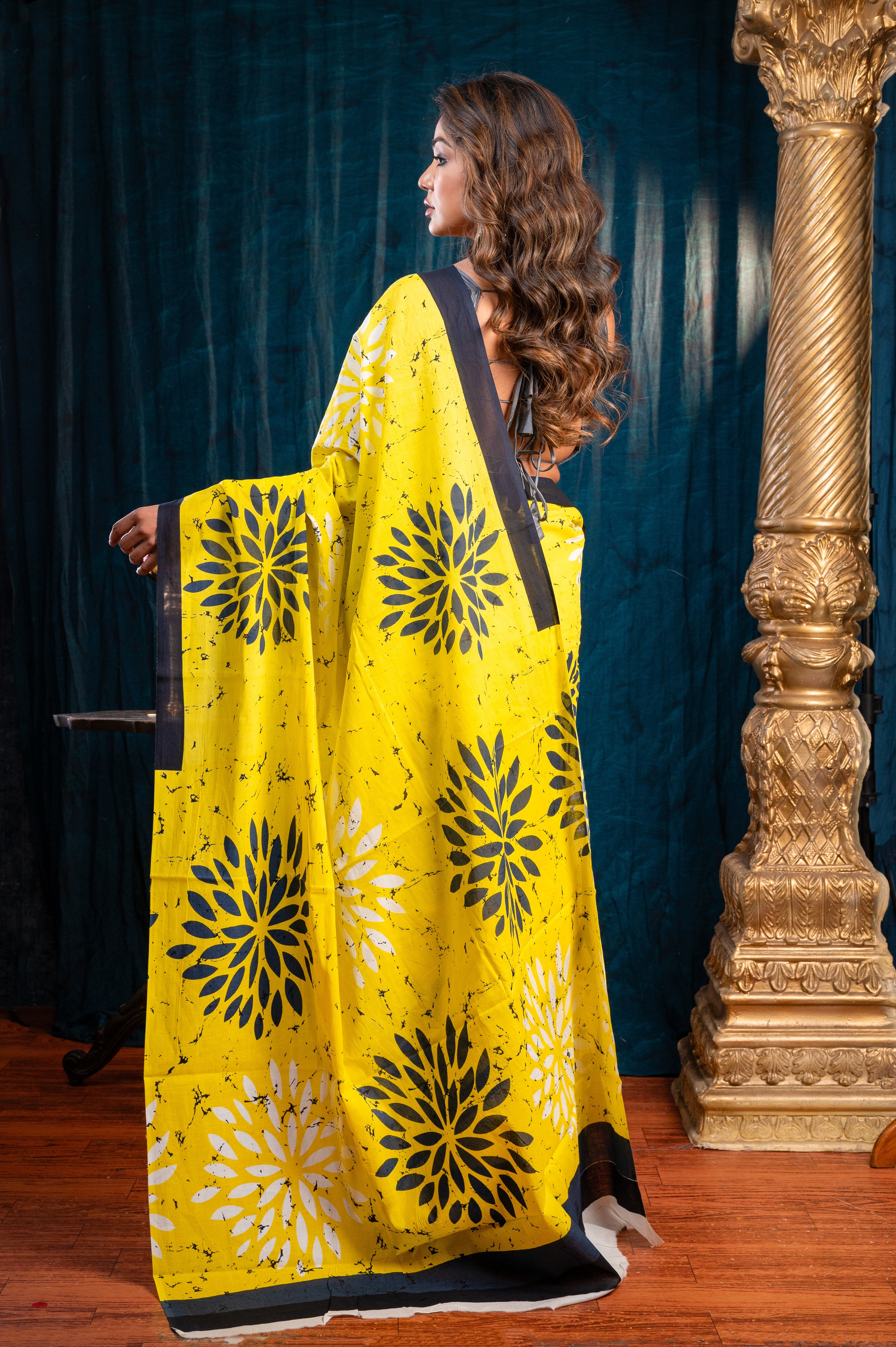 Women's Yellow Pure Bagru Malmal Cotton Saree With Floral Motifs And Black Border - Aanika