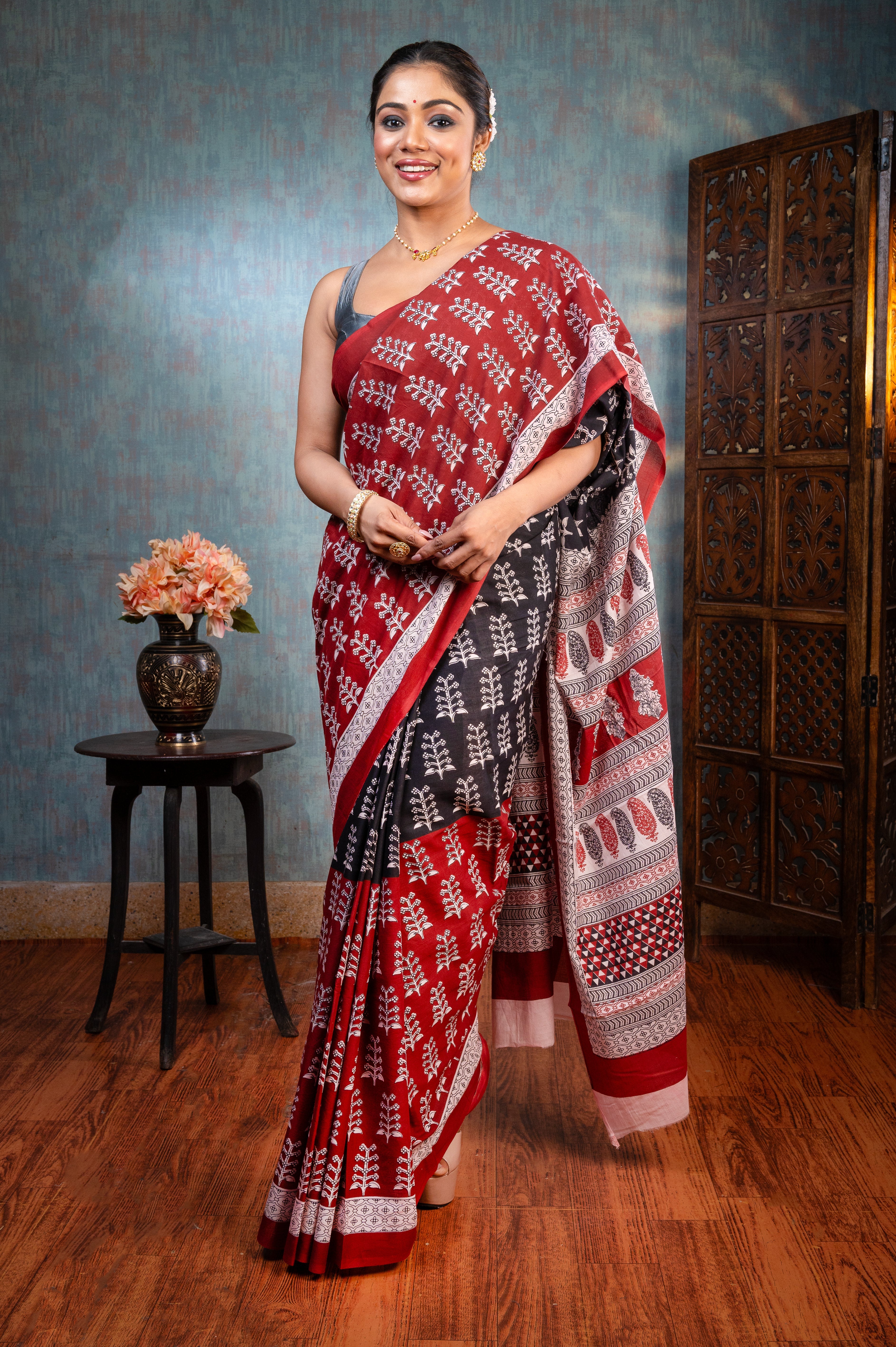 Women's Black And Maroon Pure Bagru Malmal Cotton Saree With Off-white Tree Motifs - Aanika