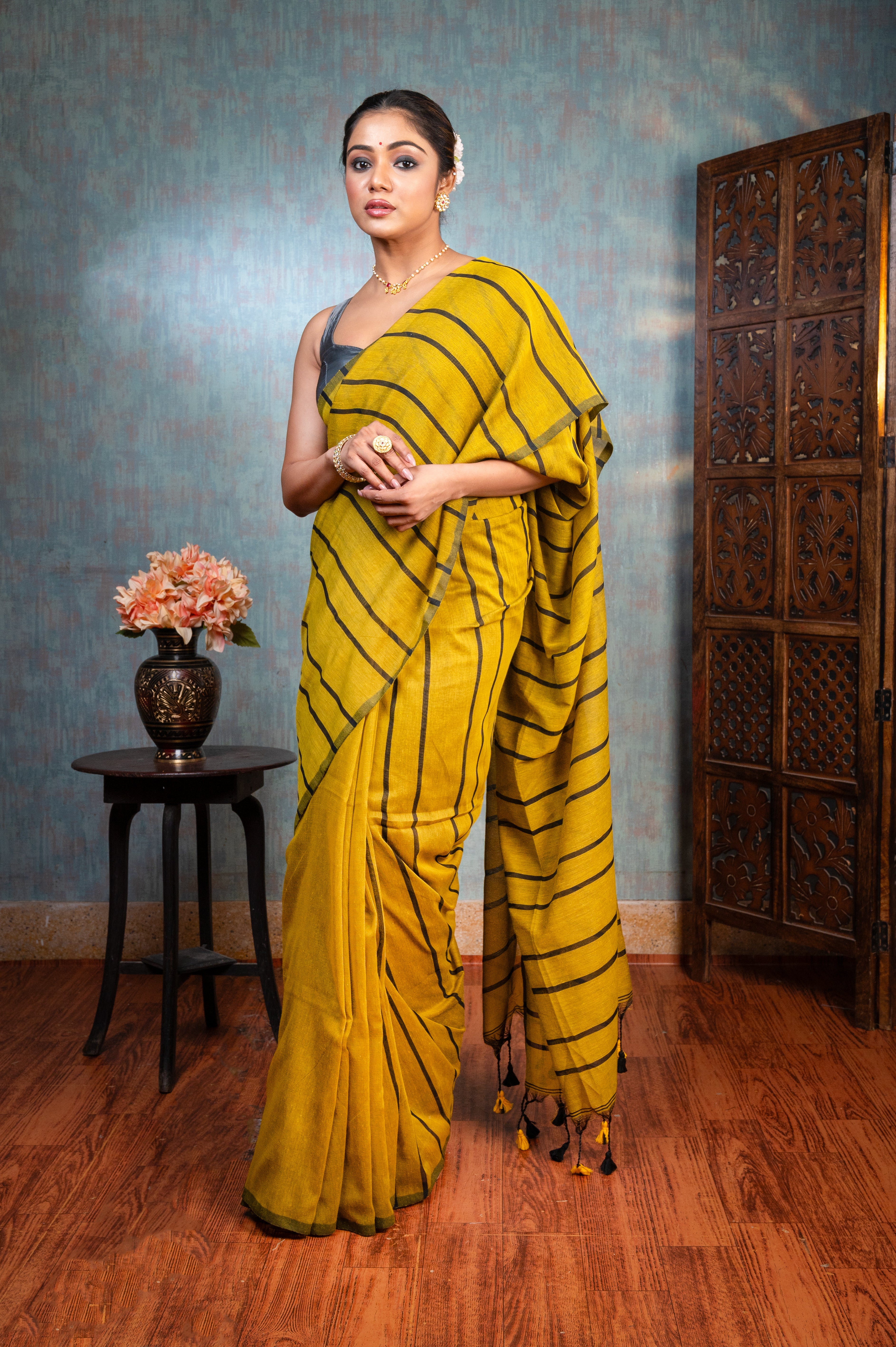 Women's Yellow Handloom Linen Saree With Black Stripe - Aanika