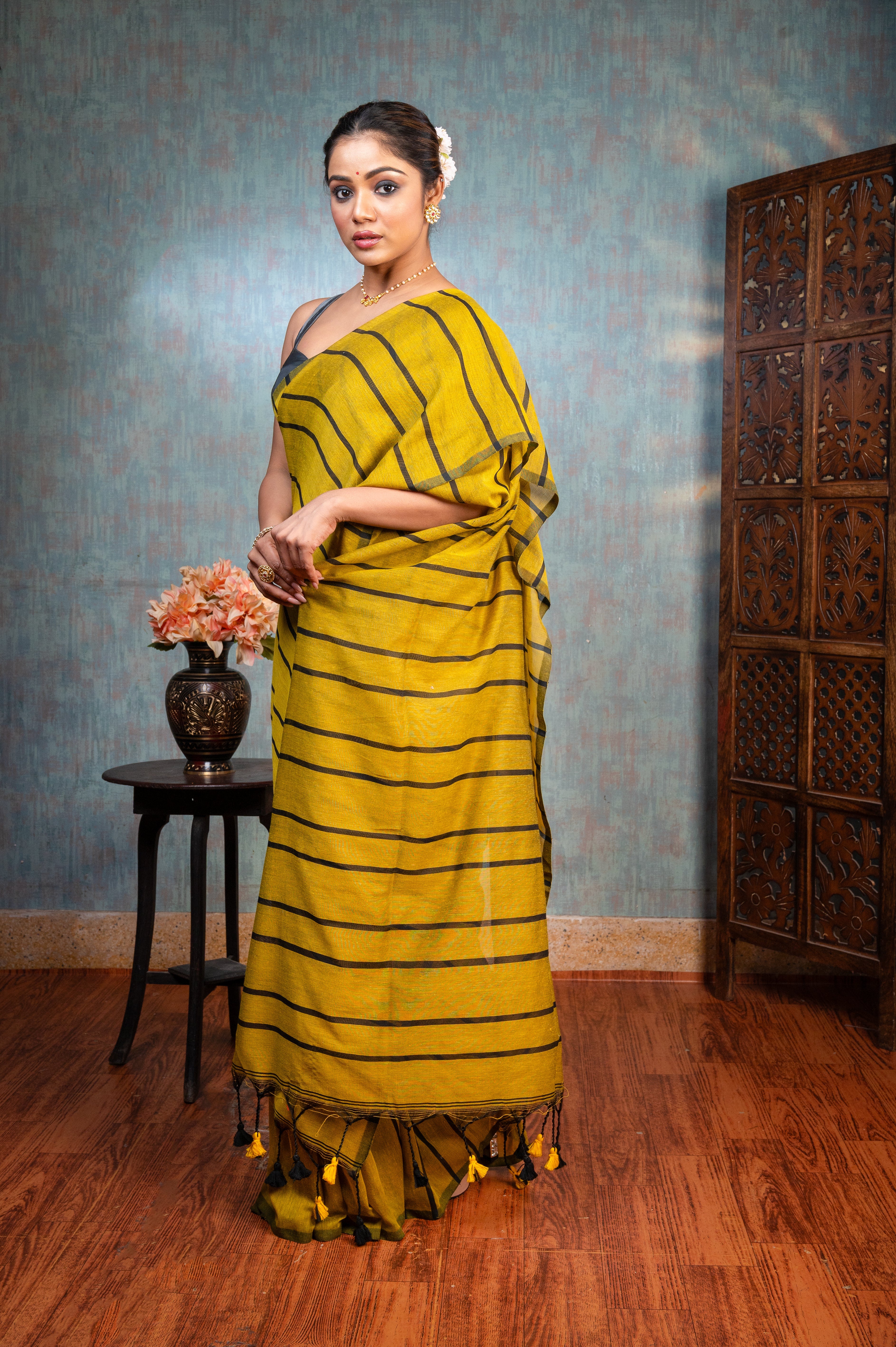 Women's Yellow Handloom Linen Saree With Black Stripe - Aanika