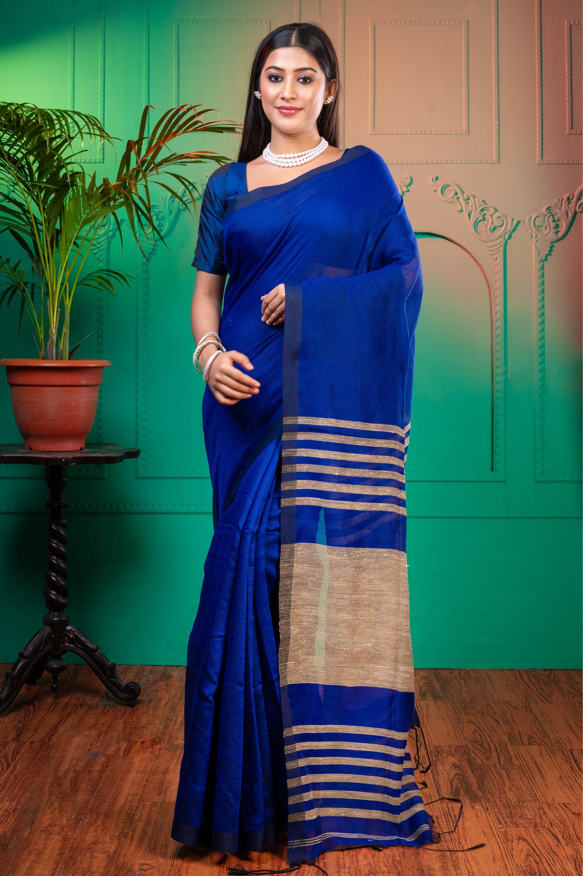 Women's Blue Handloom Cotton Saree With Gheecha Pallu - Aanika