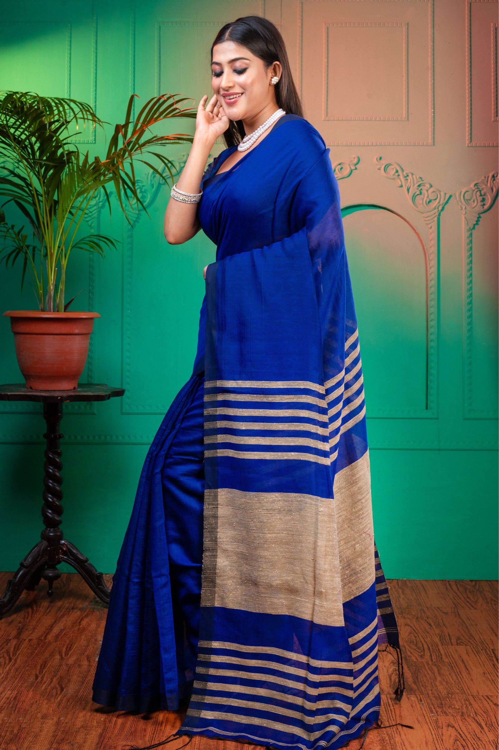 Women's Blue Handloom Cotton Saree With Gheecha Pallu - Aanika