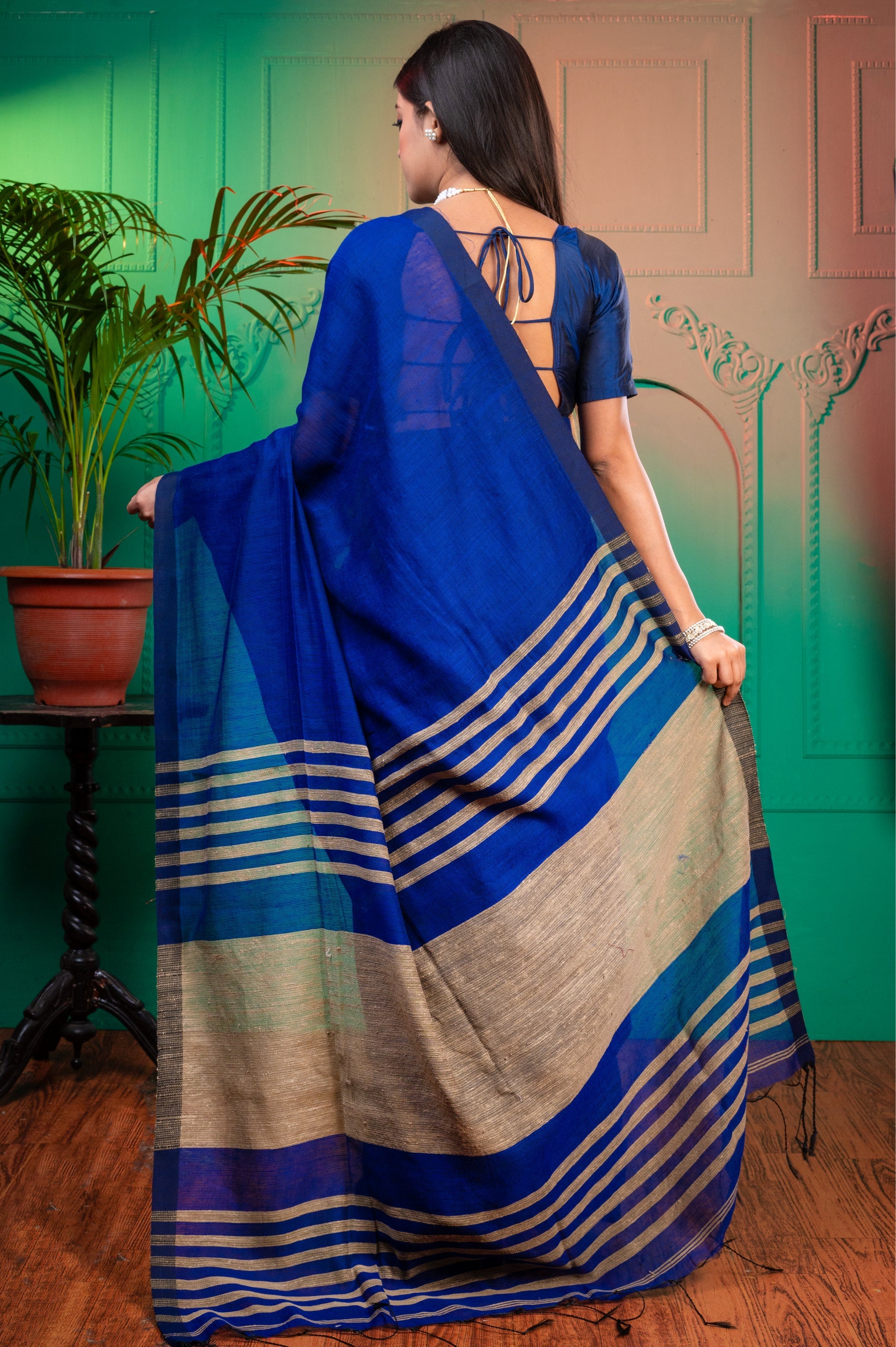 Women's Blue Handloom Cotton Saree With Gheecha Pallu - Aanika