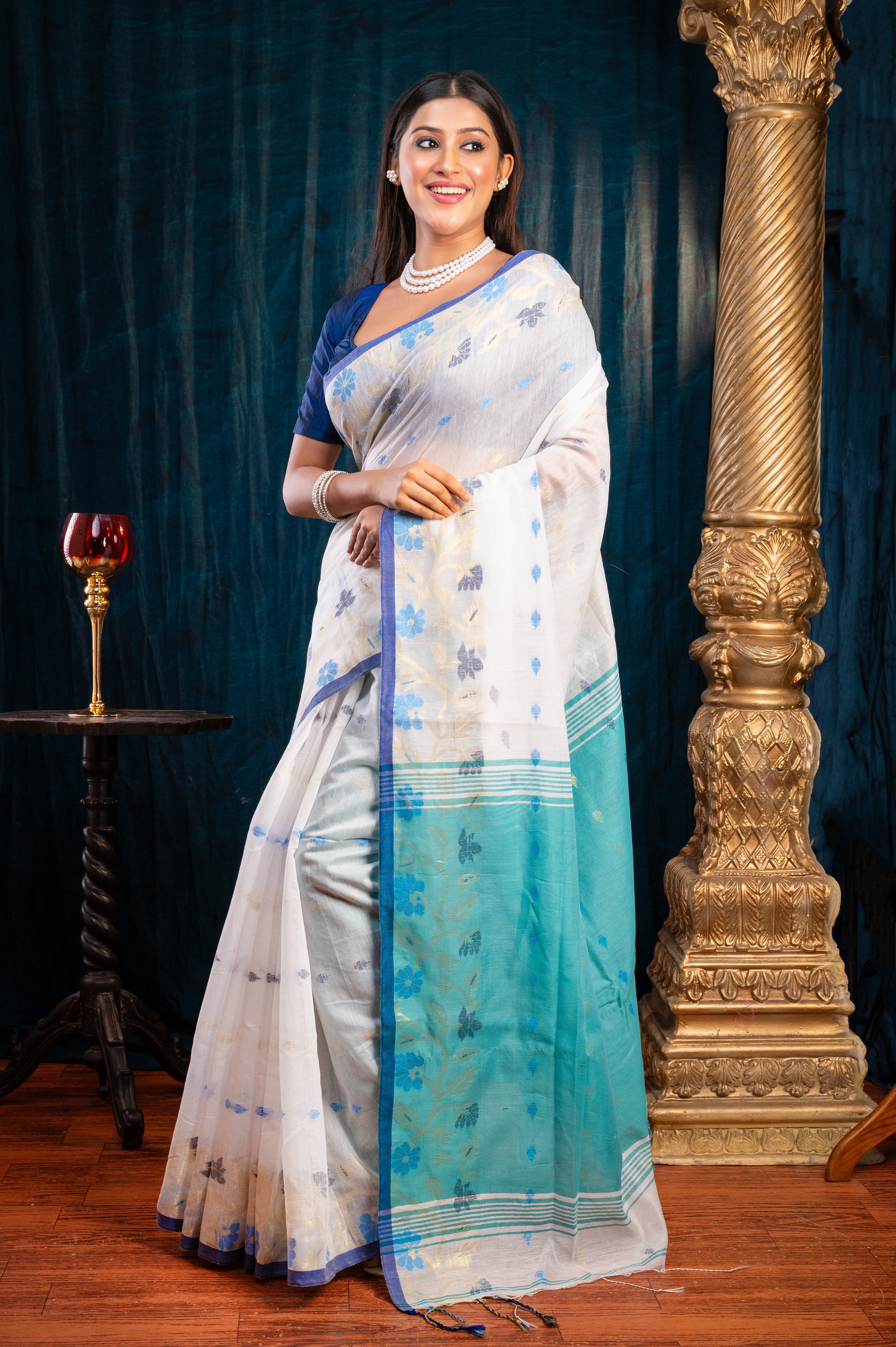 Women's Off-white Handloom Cotton Saree With Contrasting Border And Pallu - Aanika